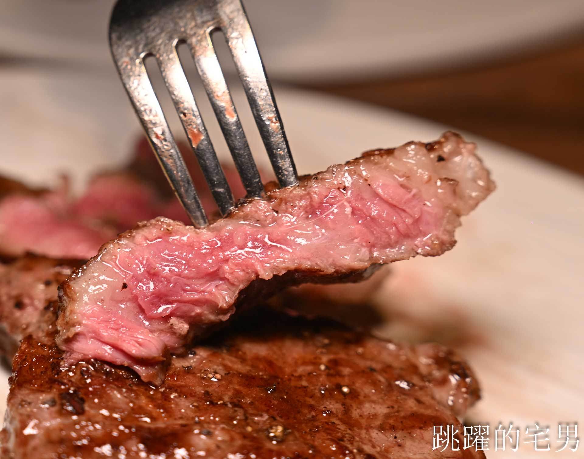 [信義區美食]亨利客原味炭烤牛排-近10年4.4 星高評價，不收服務費，壽星6折，推薦紐約客、A5和牛C/P值超高! 六張犁美食、台北碳烤牛排