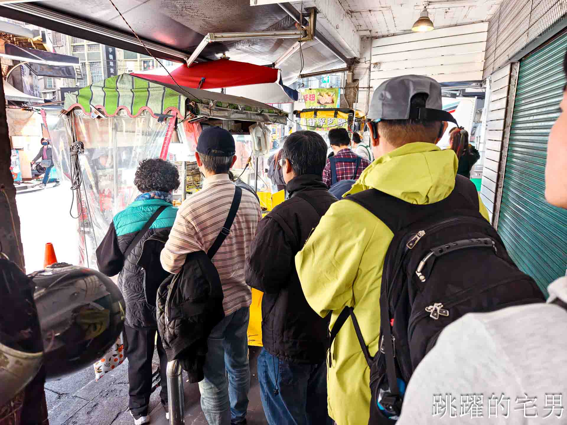 [中壢美食]3個十元紅豆餅-阿嬤太佛心了，車輪餅還賣3個10元!，中壢火車站美食