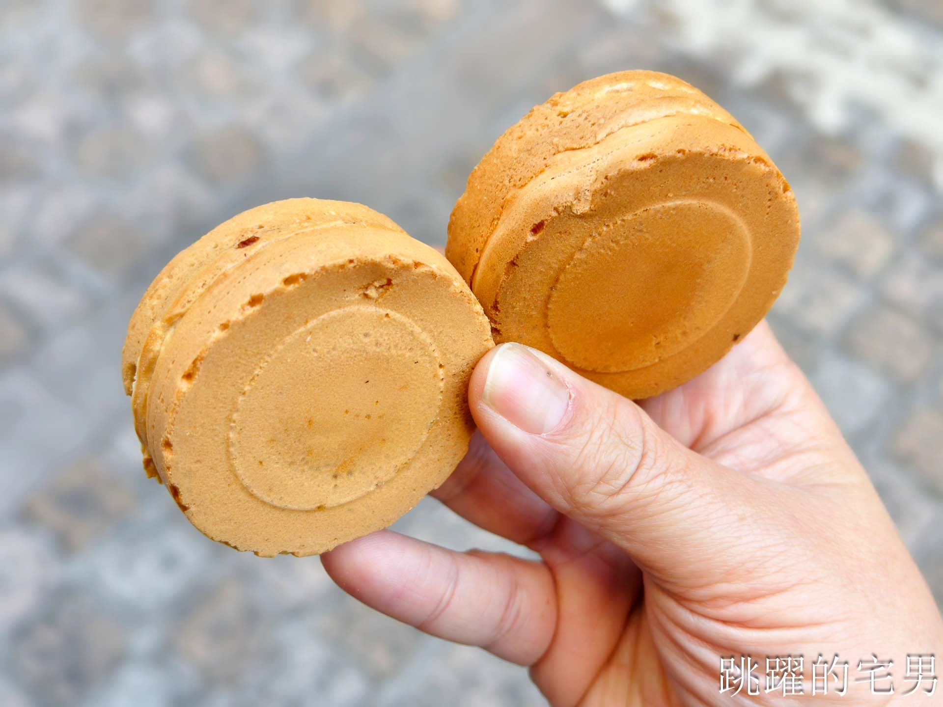 [中壢美食]3個十元紅豆餅-阿嬤太佛心了，車輪餅還賣3個10元!，中壢火車站美食