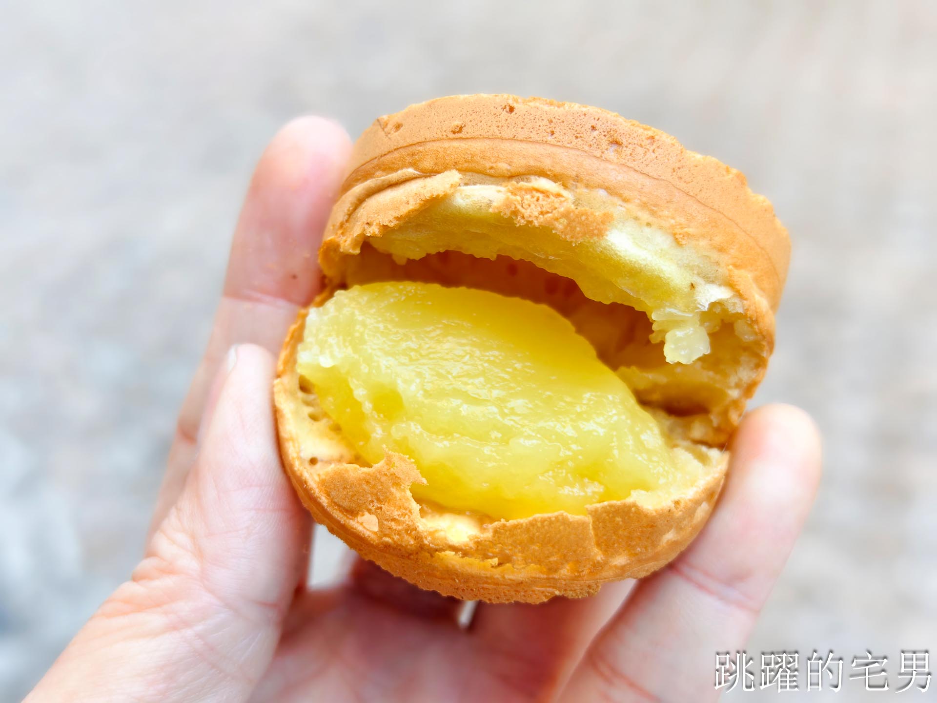 [中壢美食]3個十元紅豆餅-阿嬤太佛心了，車輪餅還賣3個10元!，中壢火車站美食