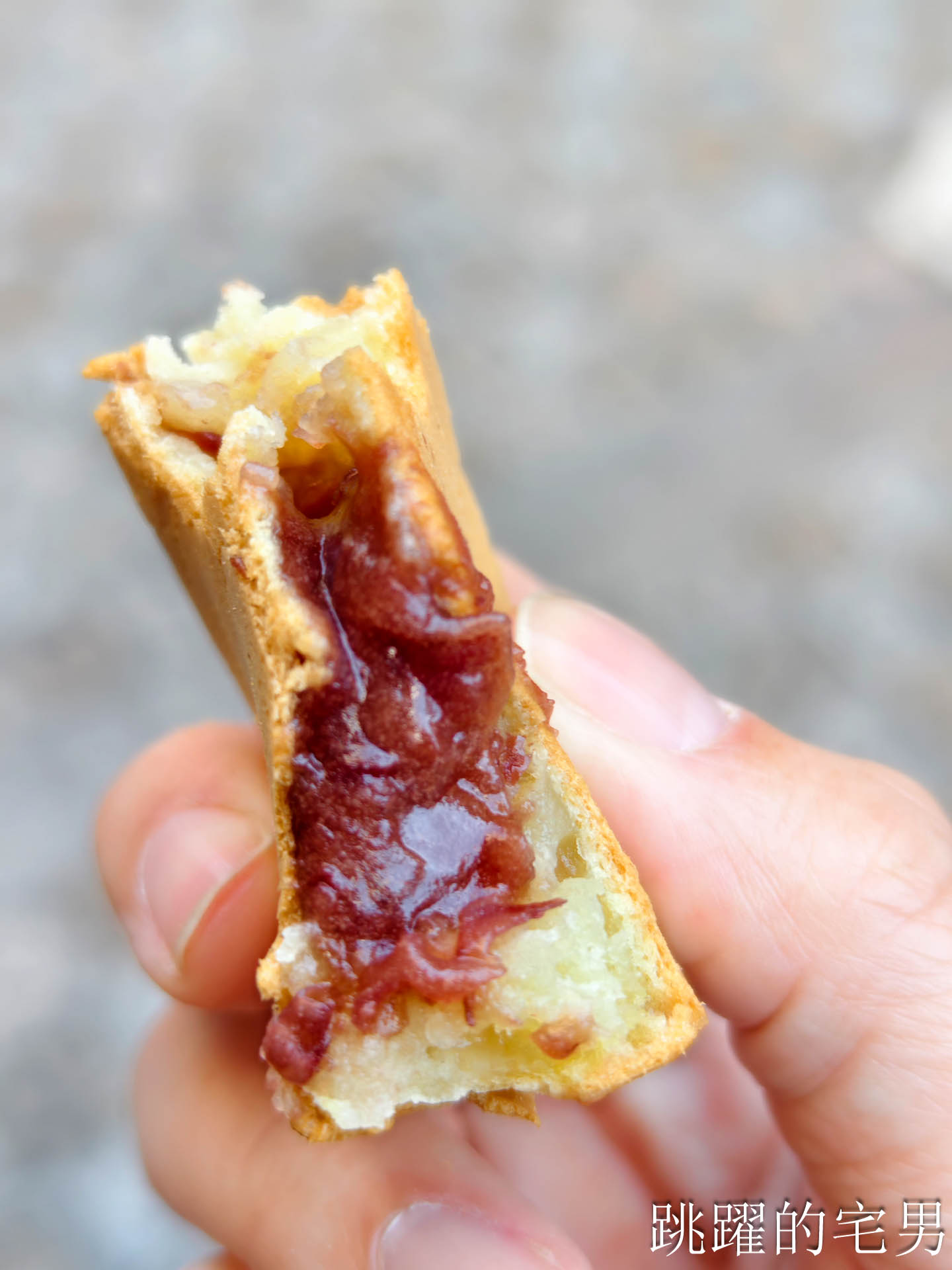 [中壢美食]3個十元紅豆餅-阿嬤太佛心了，車輪餅還賣3個10元!，中壢火車站美食