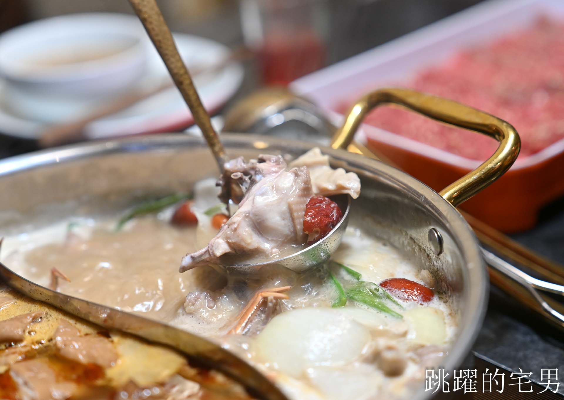 [大同區美食]老撈麻辣鍋順天外科醫院大稻埕店: AI教父黃仁勳兩度造訪私房美食，新店插旗大稻埕百年老宅，再現海陸雙絕「雞煲蟹」，大稻埕美食推薦