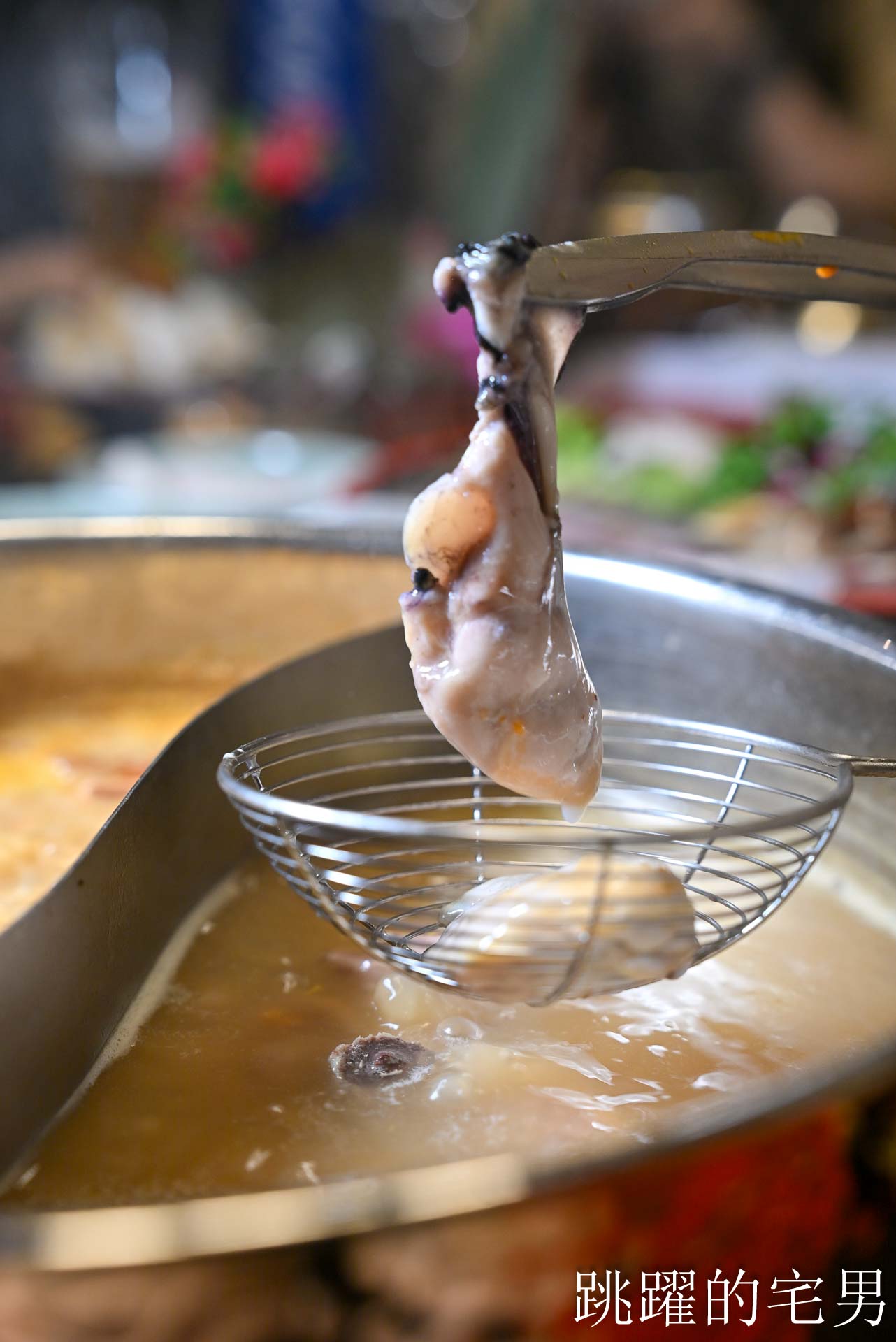 [大同區美食]老撈麻辣鍋順天外科醫院大稻埕店: AI教父黃仁勳兩度造訪私房美食，新店插旗大稻埕百年老宅，再現海陸雙絕「雞煲蟹」，大稻埕美食推薦