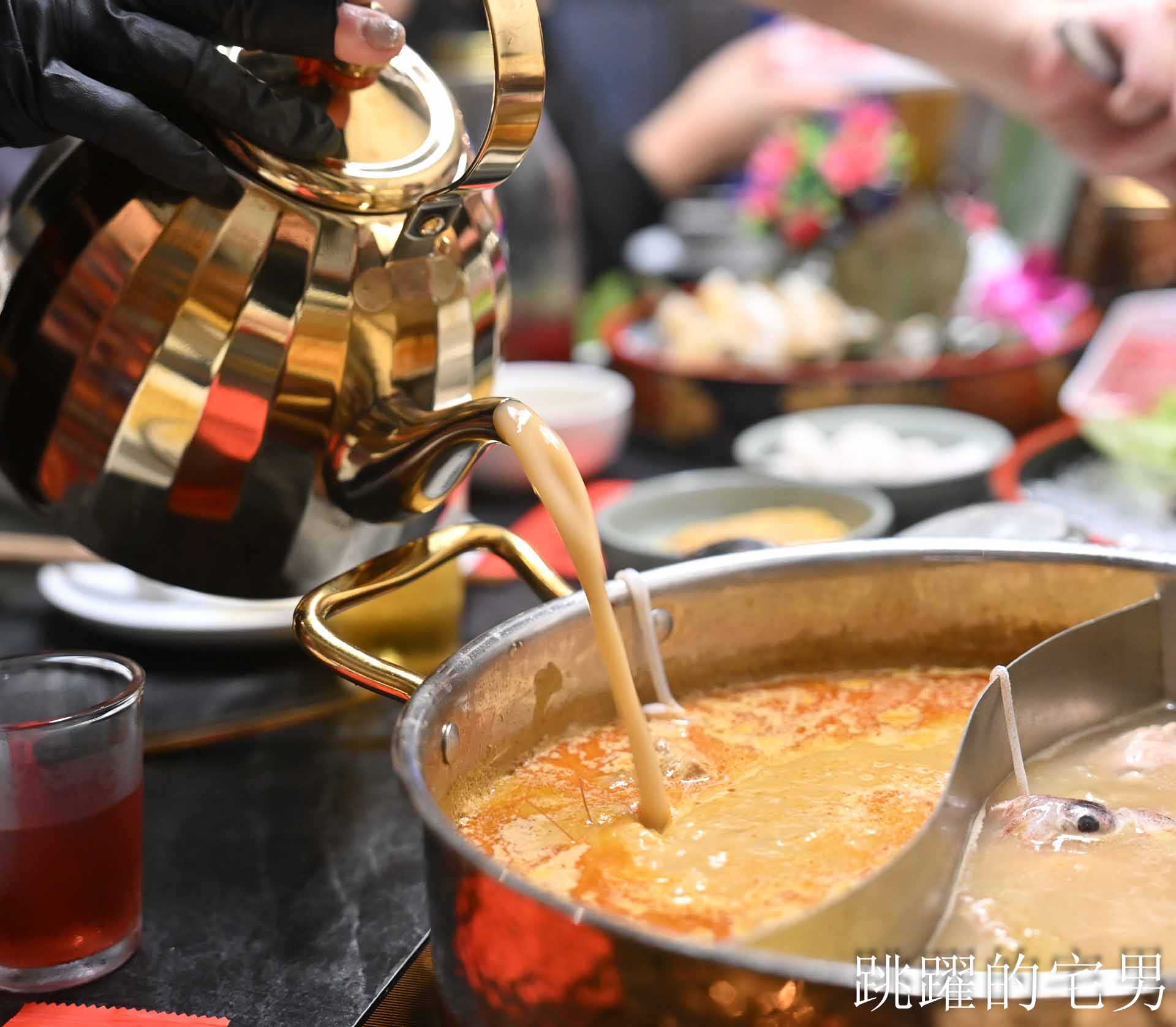 [大同區美食]老撈麻辣鍋順天外科醫院大稻埕店: AI教父黃仁勳兩度造訪私房美食，新店插旗大稻埕百年老宅，再現海陸雙絕「雞煲蟹」，大稻埕美食推薦