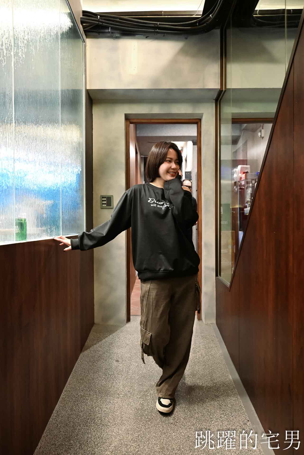 [大同區美食]老撈麻辣鍋順天外科醫院大稻埕店: AI教父黃仁勳兩度造訪私房美食，新店插旗大稻埕百年老宅，再現海陸雙絕「雞煲蟹」，大稻埕美食推薦