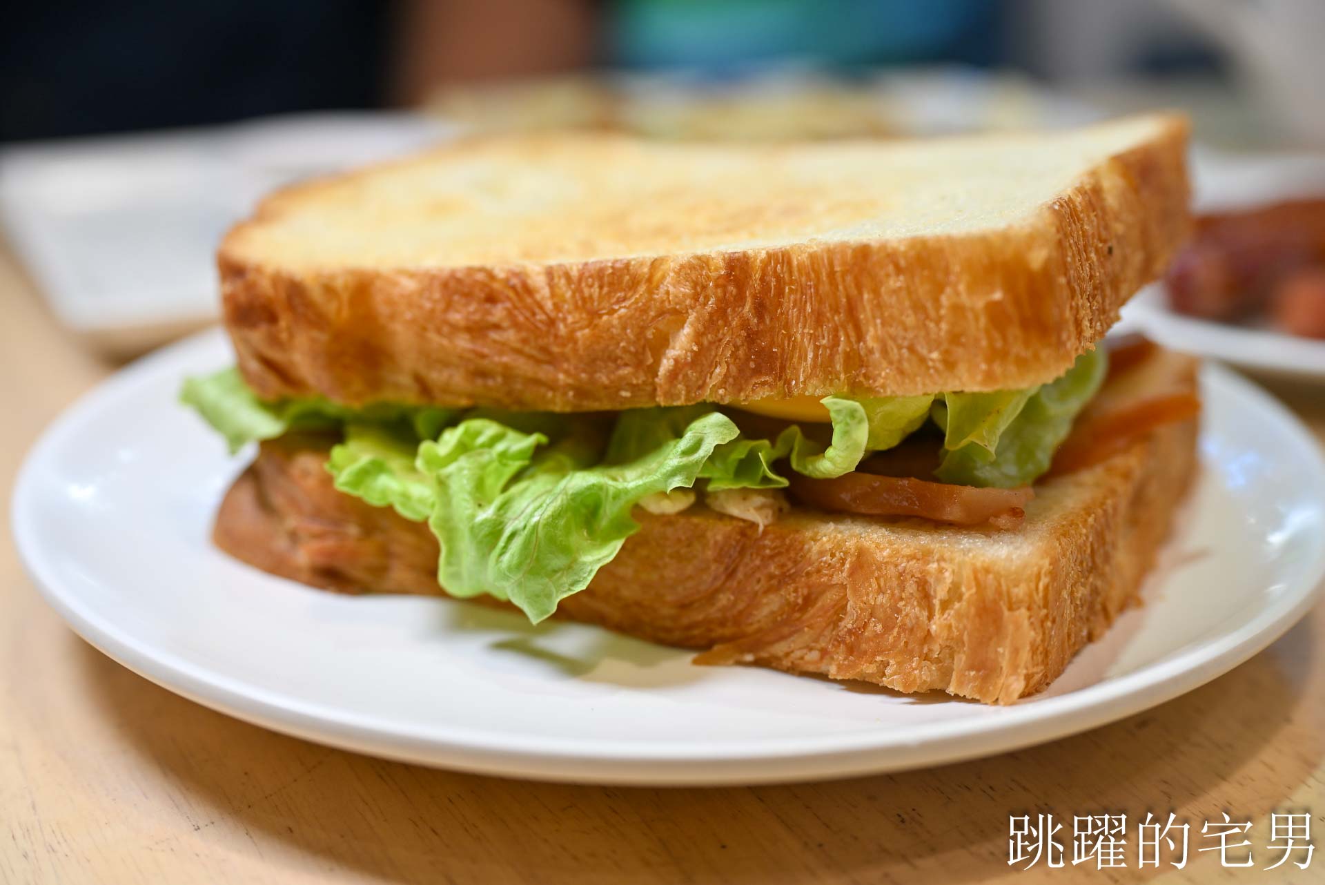 [花蓮早午餐]萊迦早午餐-大片落地窗綠意盎然舒服空間，超好聊天花蓮平價早午餐
