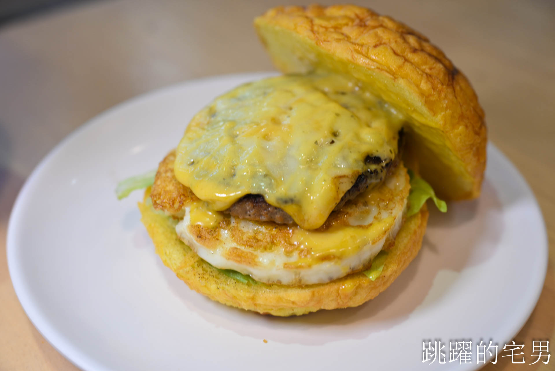 [花蓮早午餐]萊迦早午餐-大片落地窗綠意盎然舒服空間，超好聊天花蓮平價早午餐
