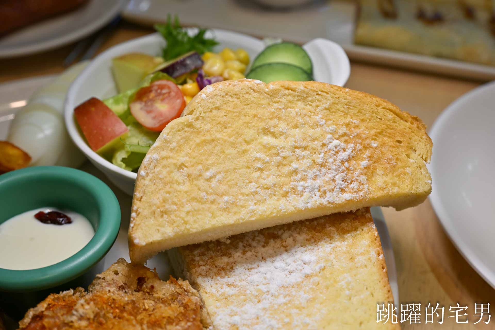 [花蓮早午餐]萊迦早午餐-大片落地窗綠意盎然舒服空間，超好聊天花蓮平價早午餐