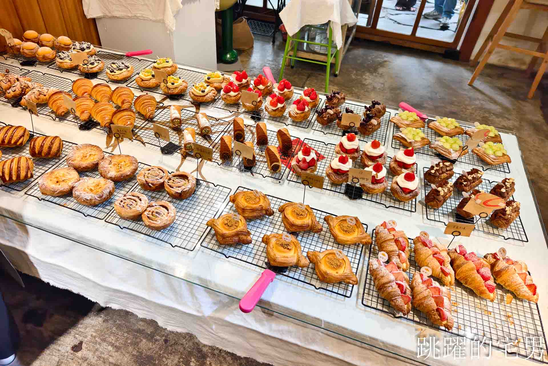 [台灣可頌專賣店推薦]找到了可頌小売所-檸檬奶奶可頌、巧克力煙囪捲口感一吃驚艷、千層蛋塔、季節草莓芒果必買! 花蓮甜點，蛋黃酥不定期開搶