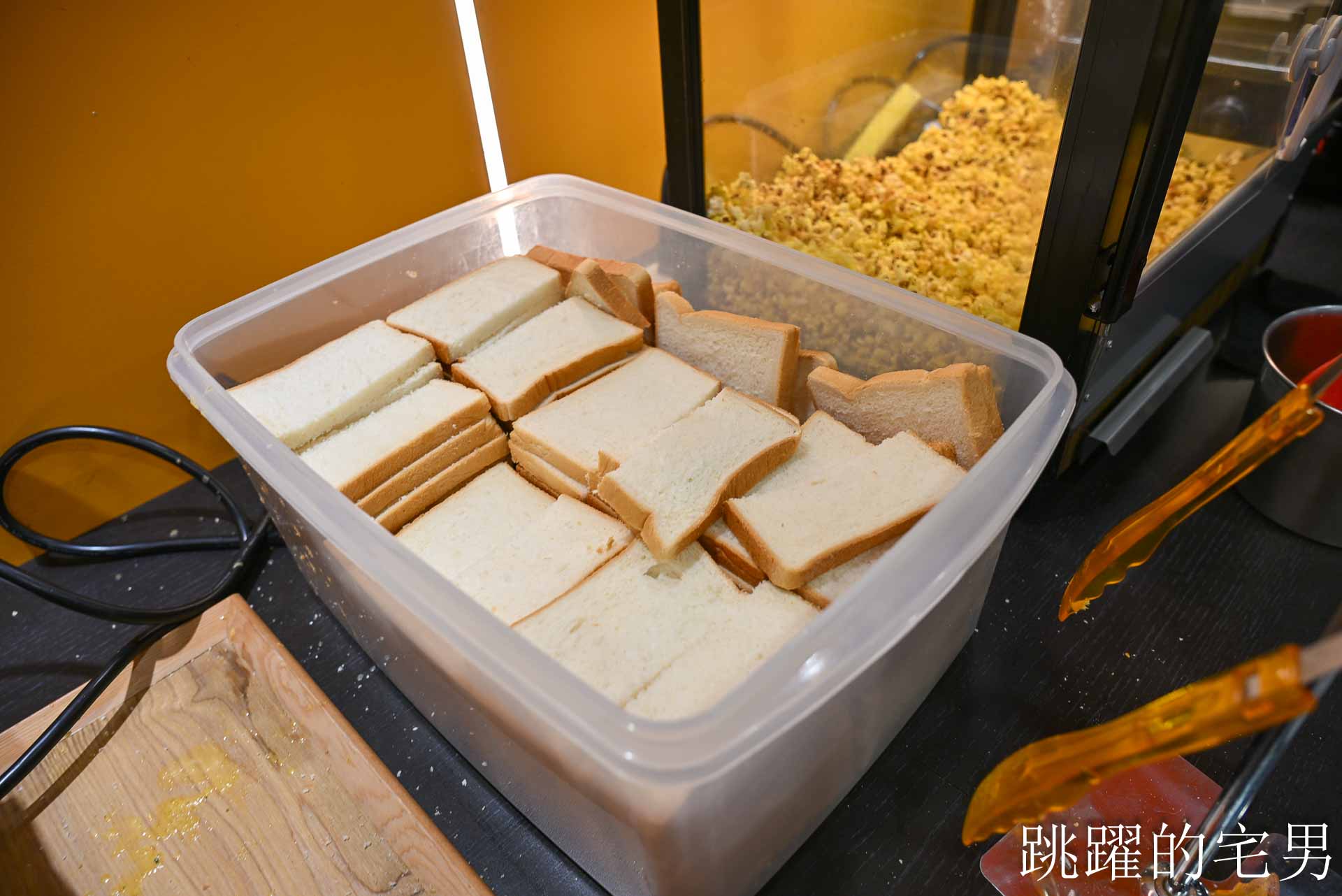 [花蓮美食]小時厚牛排花蓮福町店-開到凌晨12點花蓮平價牛排吃到飽，190元起附餐咖哩飯、吐司、霜淇淋、現作熱騰騰鐵板麵隨你吃，還有免費停車場，花蓮宵夜、花蓮下午有營業餐廳