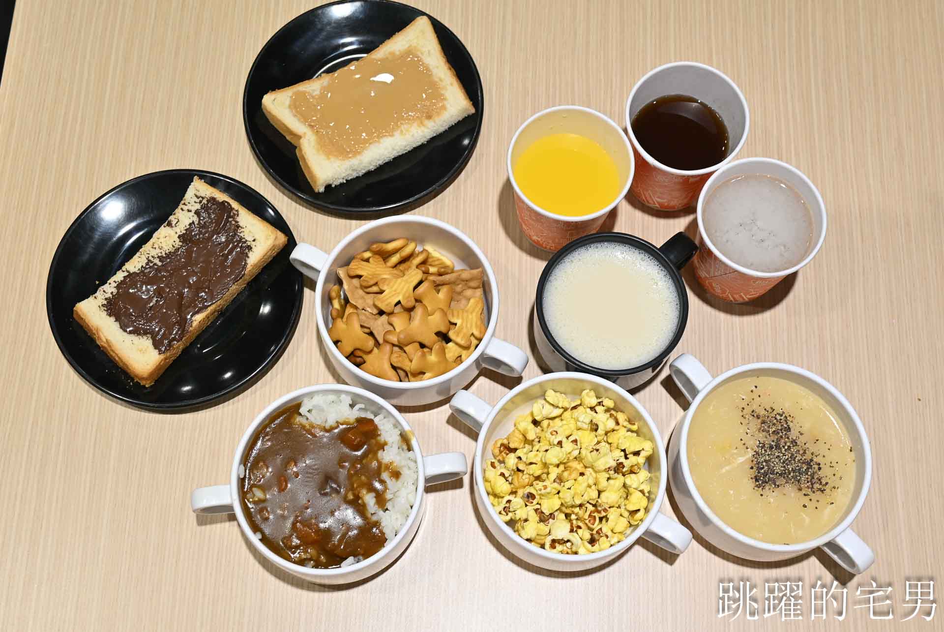 [花蓮美食]小時厚牛排花蓮福町店-開到凌晨12點花蓮平價牛排吃到飽，190元起附餐咖哩飯、吐司、霜淇淋、現作熱騰騰鐵板麵隨你吃，還有免費停車場，花蓮宵夜、花蓮下午有營業餐廳