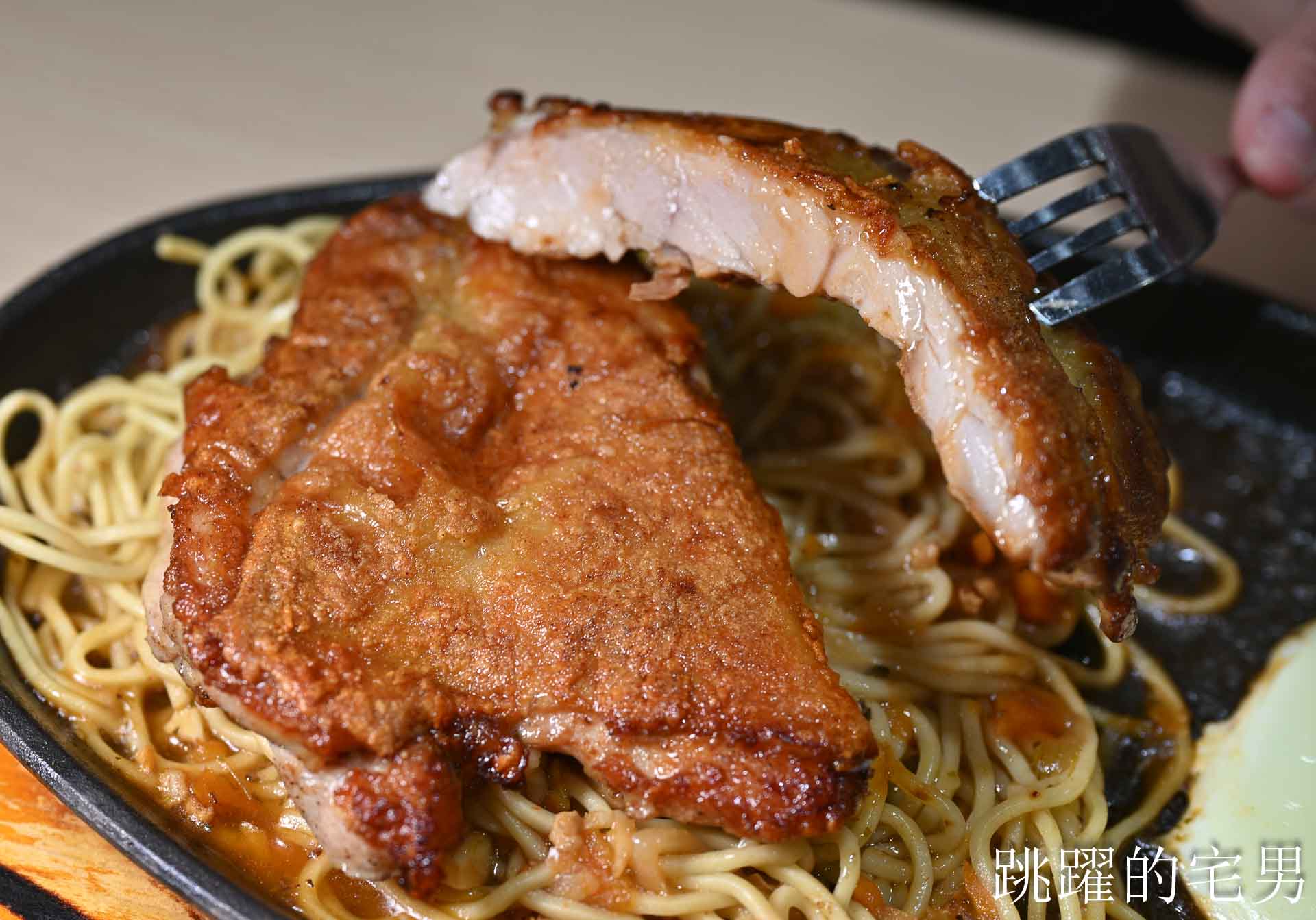 [花蓮美食]小時厚牛排花蓮福町店-開到凌晨12點花蓮平價牛排吃到飽，190元起附餐咖哩飯、吐司、霜淇淋、現作熱騰騰鐵板麵隨你吃，還有免費停車場，花蓮宵夜、花蓮下午有營業餐廳