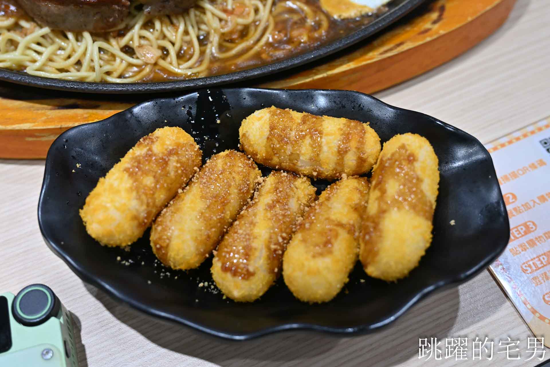 [花蓮美食]小時厚牛排花蓮福町店-開到凌晨12點花蓮平價牛排吃到飽，190元起附餐咖哩飯、吐司、霜淇淋、現作熱騰騰鐵板麵隨你吃，還有免費停車場，花蓮宵夜、花蓮下午有營業餐廳