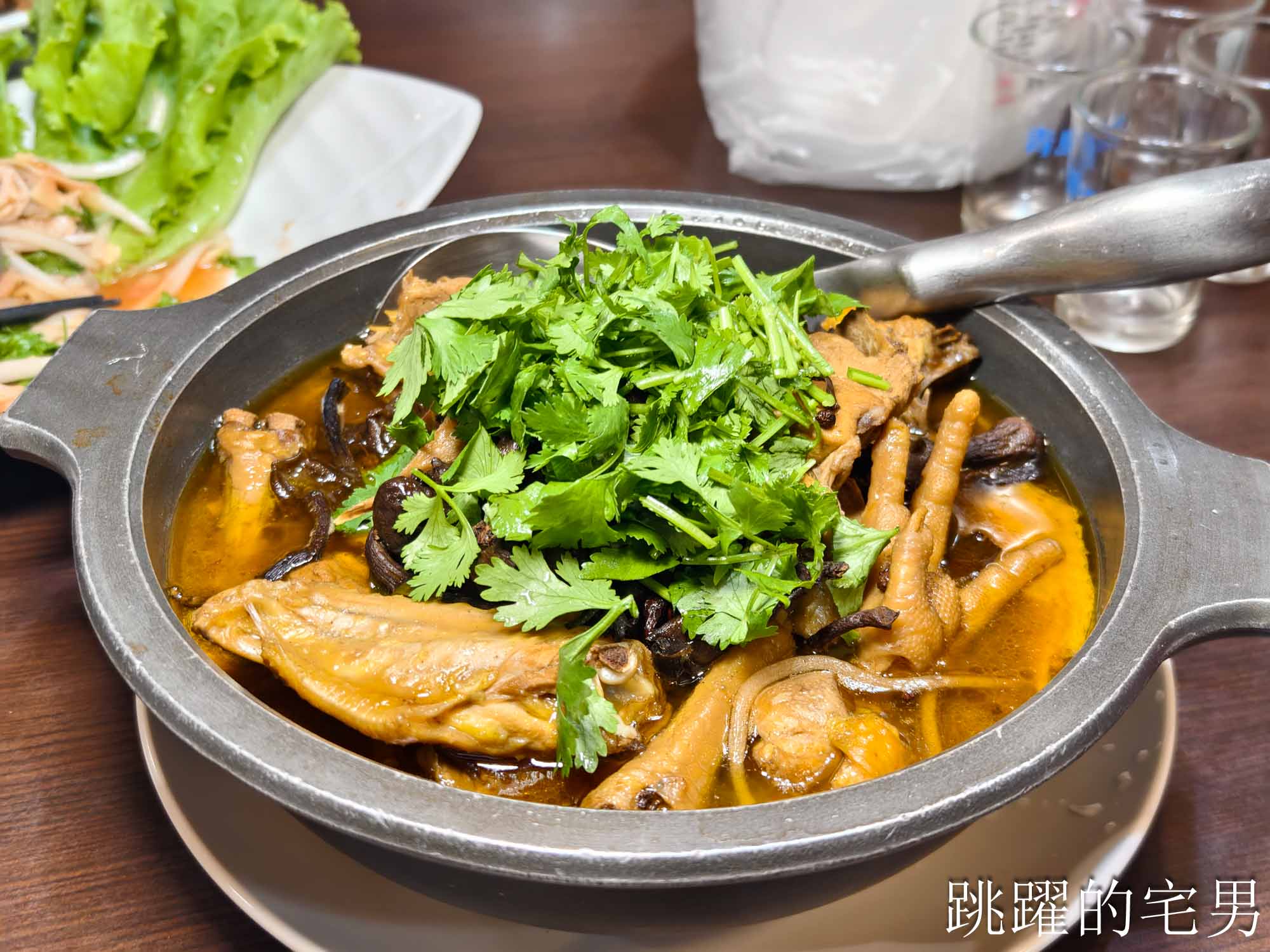 [花蓮美食]多訪外婆家餐館(預約制)- 花蓮無菜單料理高C/P值份量足，大陳炊飯很鮮美，海景西魯肉有夠爽，椒鹽炸豬腳超Q彈，佛心開瓶費旁邊有大停車場超方便，花蓮聚餐餐廳推薦