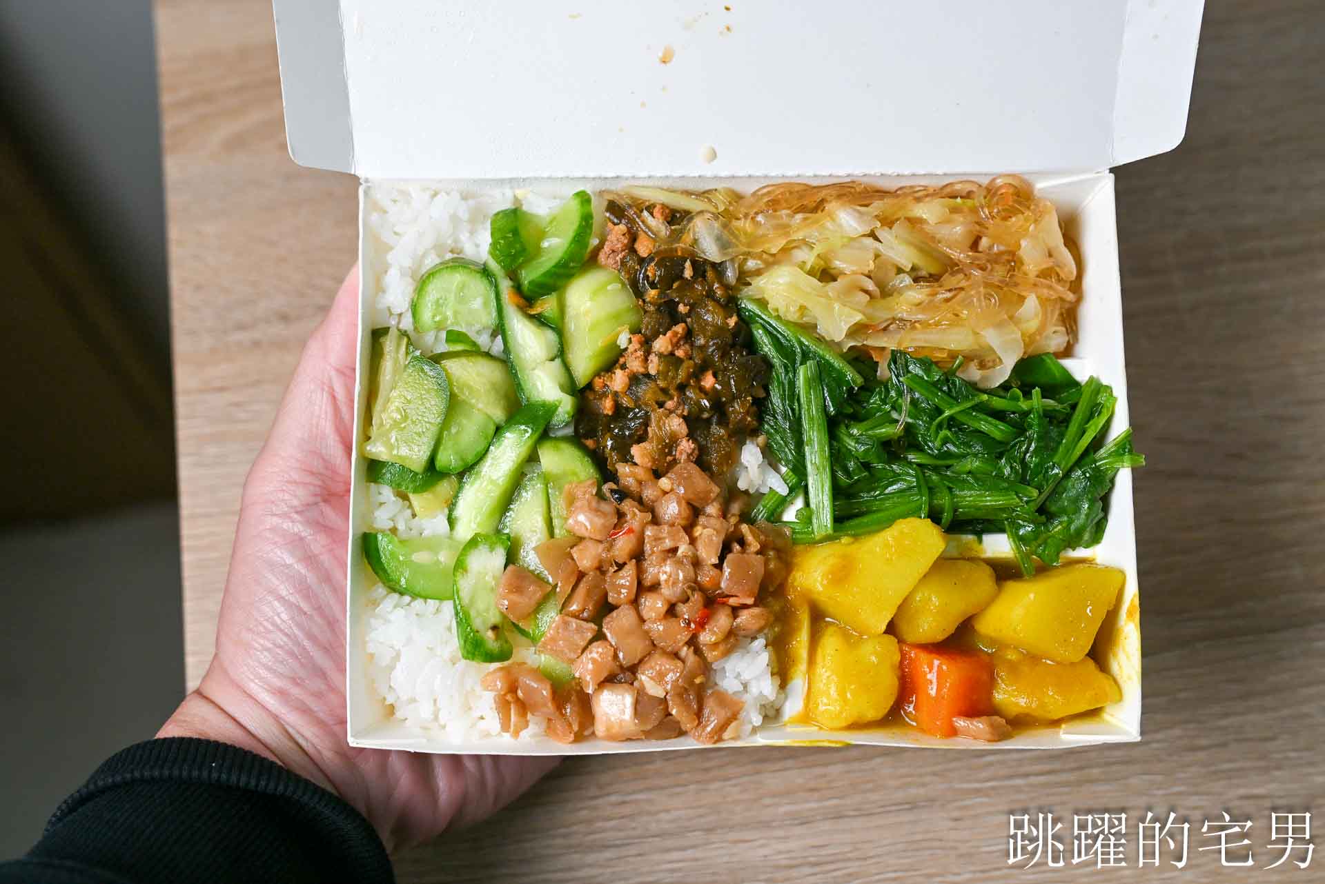 [吉安美食]富麗正記便當-好吃花蓮便當份量夠，必點燒肉便當，排骨份量多，大隻現炸雞腿吃很爽