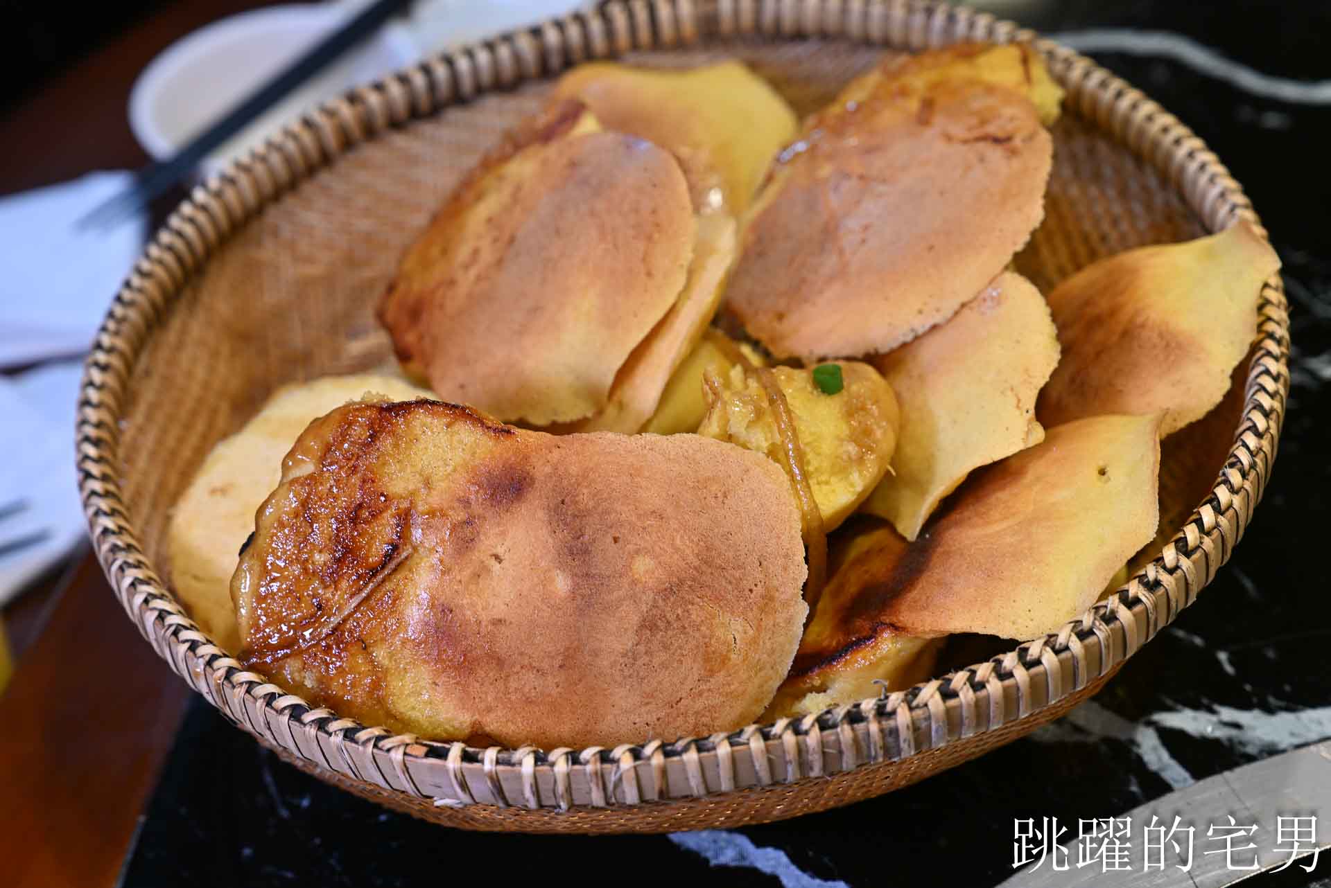 [新北三重美食]安慶小館鐵鍋燉私房菜- 新北市東北菜一位難求，等半年才吃到，現蒸花捲、撈拌海鮮、紅燒鵝肉馬鈴薯粉條好好吃