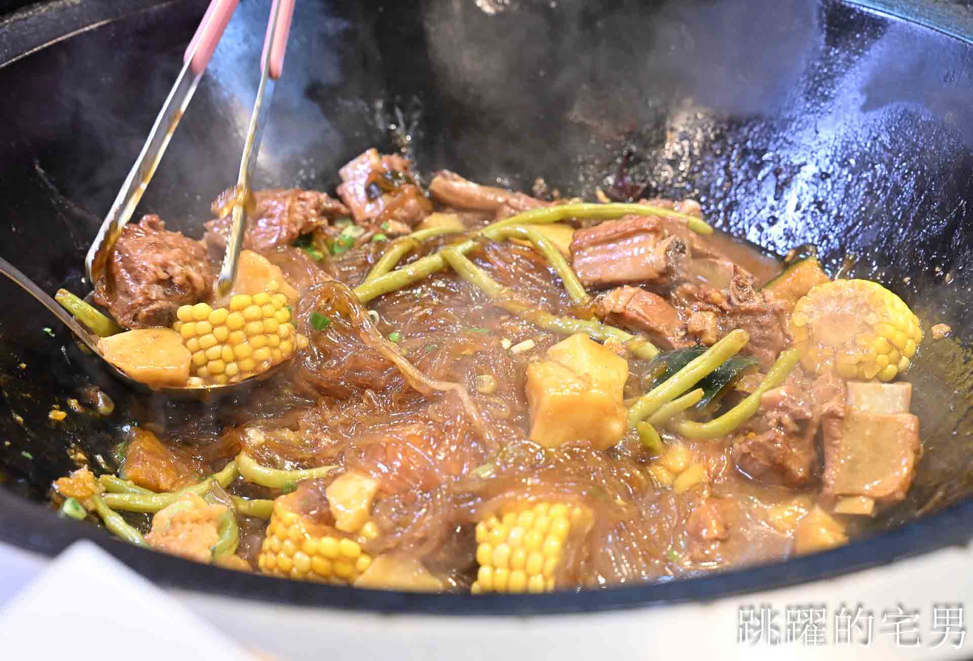 [新北三重美食]安慶小館鐵鍋燉私房菜- 新北市東北菜一位難求，等半年才吃到，現蒸花捲、撈拌海鮮、紅燒鵝肉馬鈴薯粉條好好吃