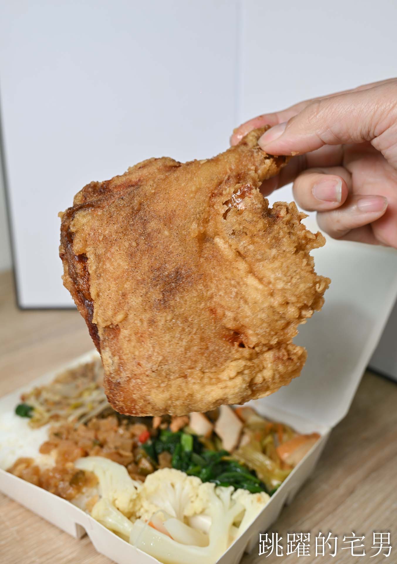 [吉安美食]富麗正記便當-好吃花蓮便當份量夠，必點燒肉便當，排骨份量多，大隻現炸雞腿吃很爽