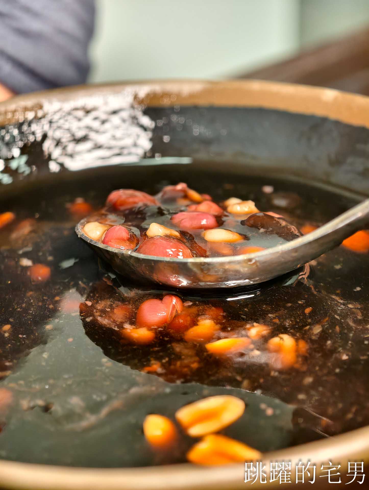 [花蓮冰店推薦]商校街刨冰豆花搬新家，25年花蓮冰店芋頭完全打到我的味蕾，份量超多，芋頭控爽到飛昇!豆漿豆花居然還能續豆漿! 吉安冰店，花蓮紫米芋頭糕