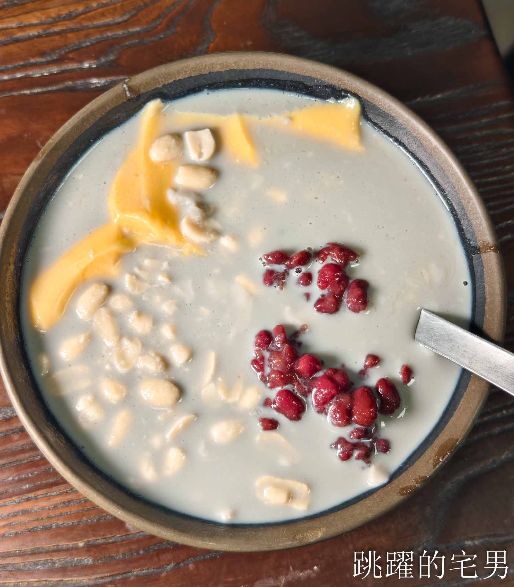 [花蓮冰店推薦]商校街刨冰豆花搬新家，25年花蓮冰店芋頭完全打到我的味蕾，份量超多，芋頭控爽到飛昇!豆漿豆花居然還能續豆漿! 吉安冰店，花蓮紫米芋頭糕