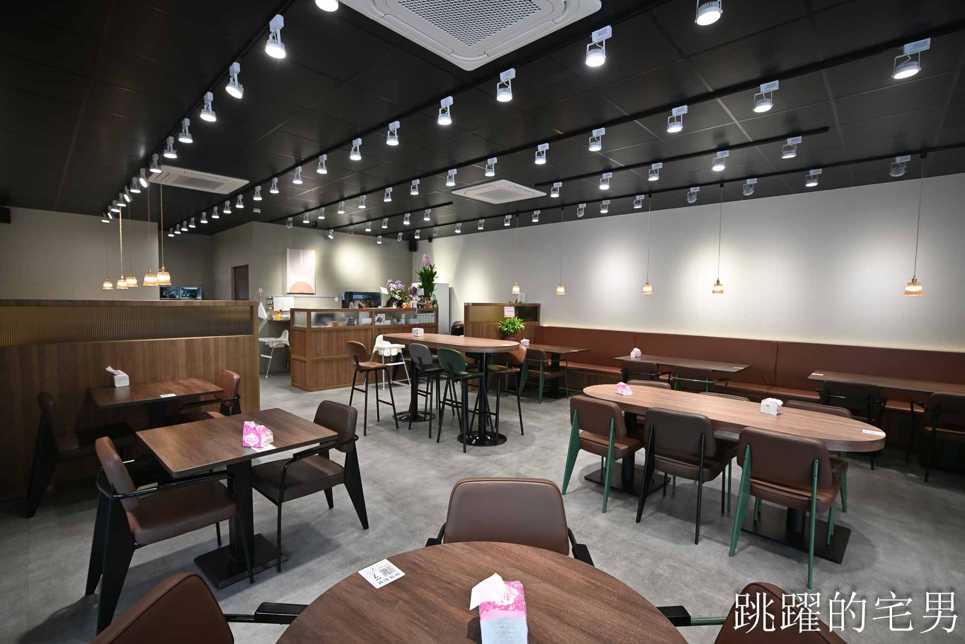 [花蓮美食]招弟大飯店-傳統平價小吃擁有高質感用餐空間，手工肉卷、滷雞爪也太好吃啦! 超浮誇滿載雞佛、鮮蚵、鮭魚子海鮮雞肉飯，鮮度直接破錶!  花蓮下午有營業餐廳