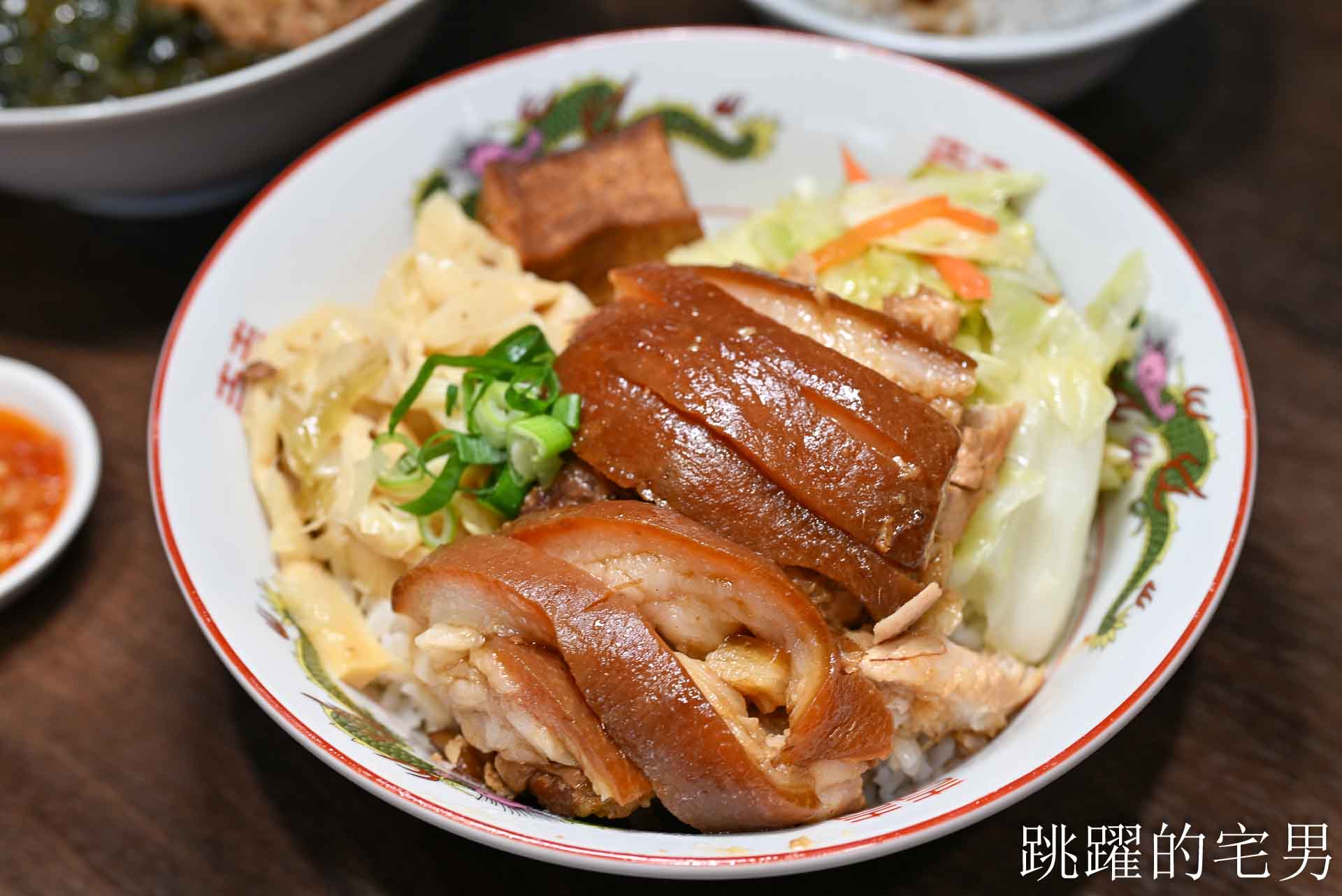 [花蓮美食]招弟大飯店-傳統平價小吃擁有高質感用餐空間，手工肉卷、滷雞爪也太好吃啦! 超浮誇滿載雞佛、鮮蚵、鮭魚子海鮮雞肉飯，鮮度直接破錶!  花蓮下午有營業餐廳