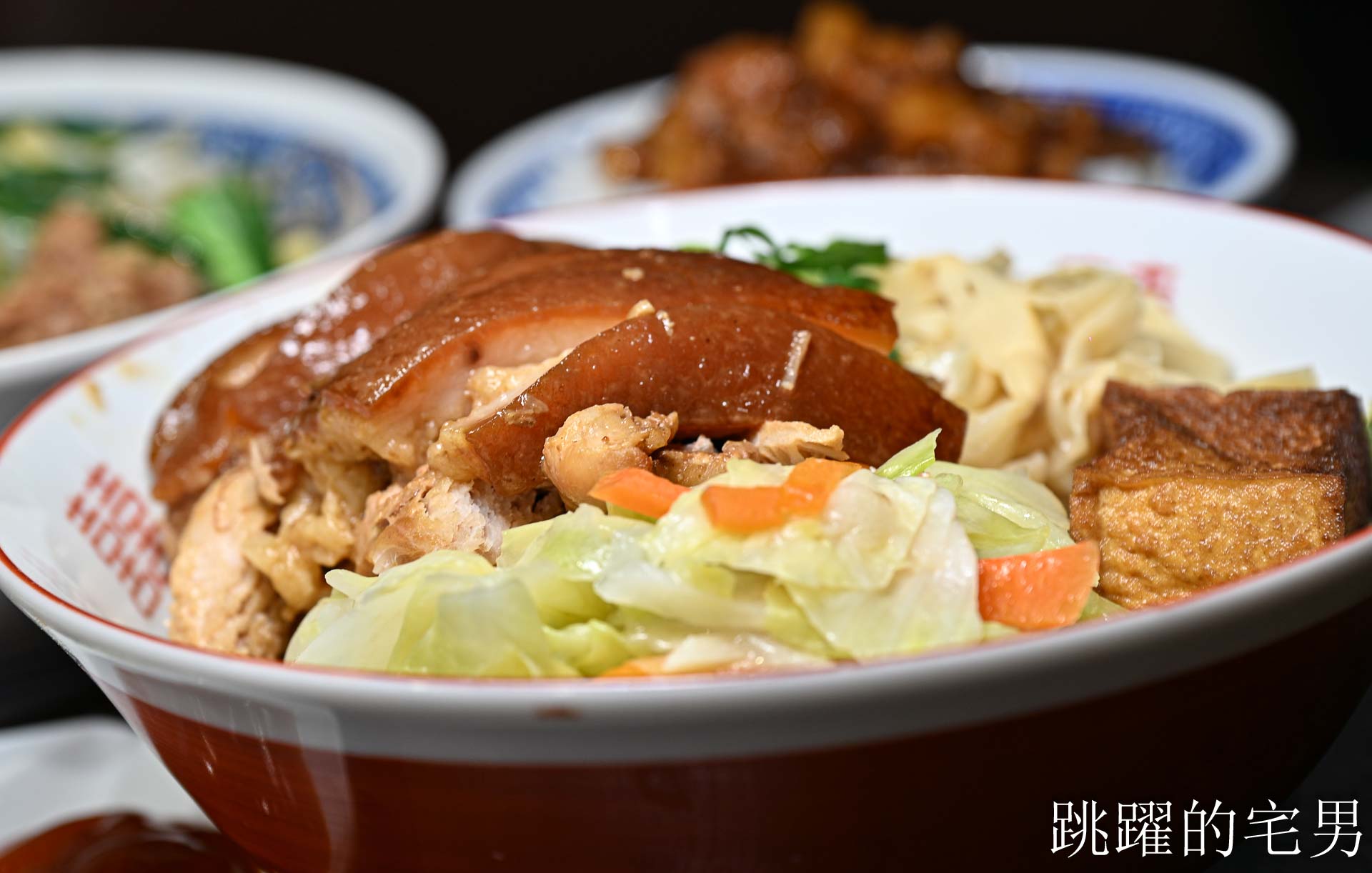 [花蓮美食]招弟大飯店-傳統平價小吃擁有高質感用餐空間，手工肉卷、滷雞爪也太好吃啦! 超浮誇滿載雞佛、鮮蚵、鮭魚子海鮮雞肉飯，鮮度直接破錶!  花蓮下午有營業餐廳