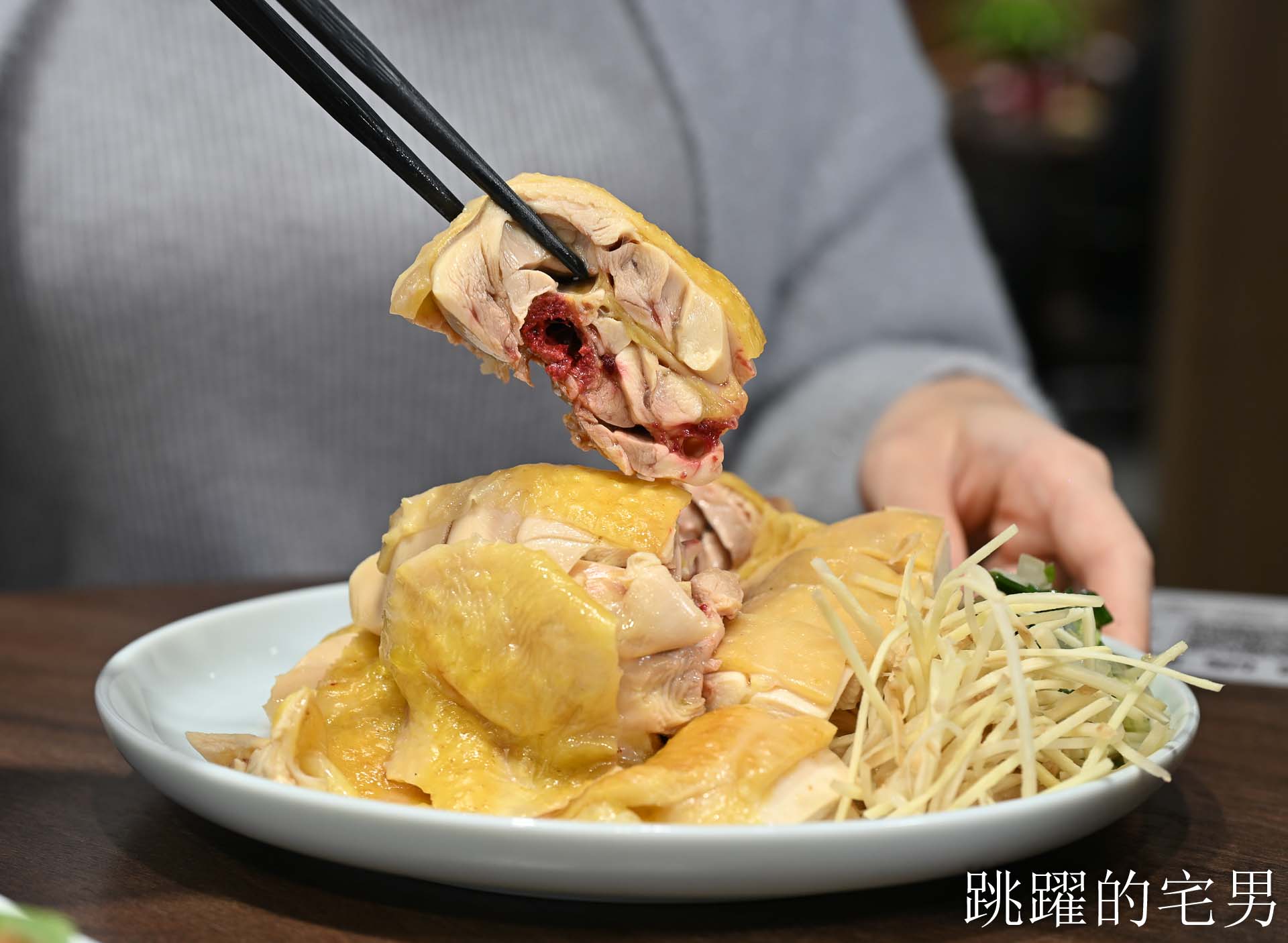 [花蓮美食]招弟大飯店-傳統平價小吃擁有高質感用餐空間，手工肉卷、滷雞爪也太好吃啦! 超浮誇滿載雞佛、鮮蚵、鮭魚子海鮮雞肉飯，鮮度直接破錶!  花蓮下午有營業餐廳