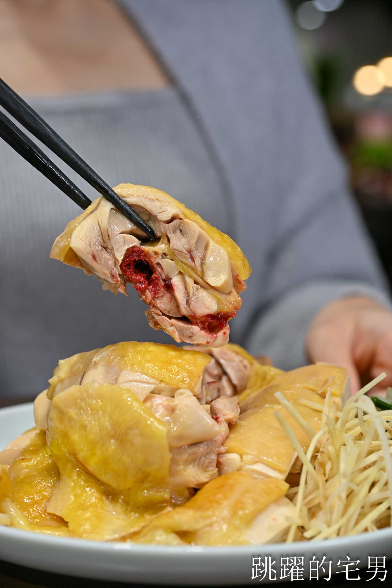 [花蓮美食]招弟大飯店-傳統平價小吃擁有高質感用餐空間，手工肉卷、滷雞爪也太好吃啦! 超浮誇滿載雞佛、鮮蚵、鮭魚子海鮮雞肉飯，鮮度直接破錶!  花蓮下午有營業餐廳