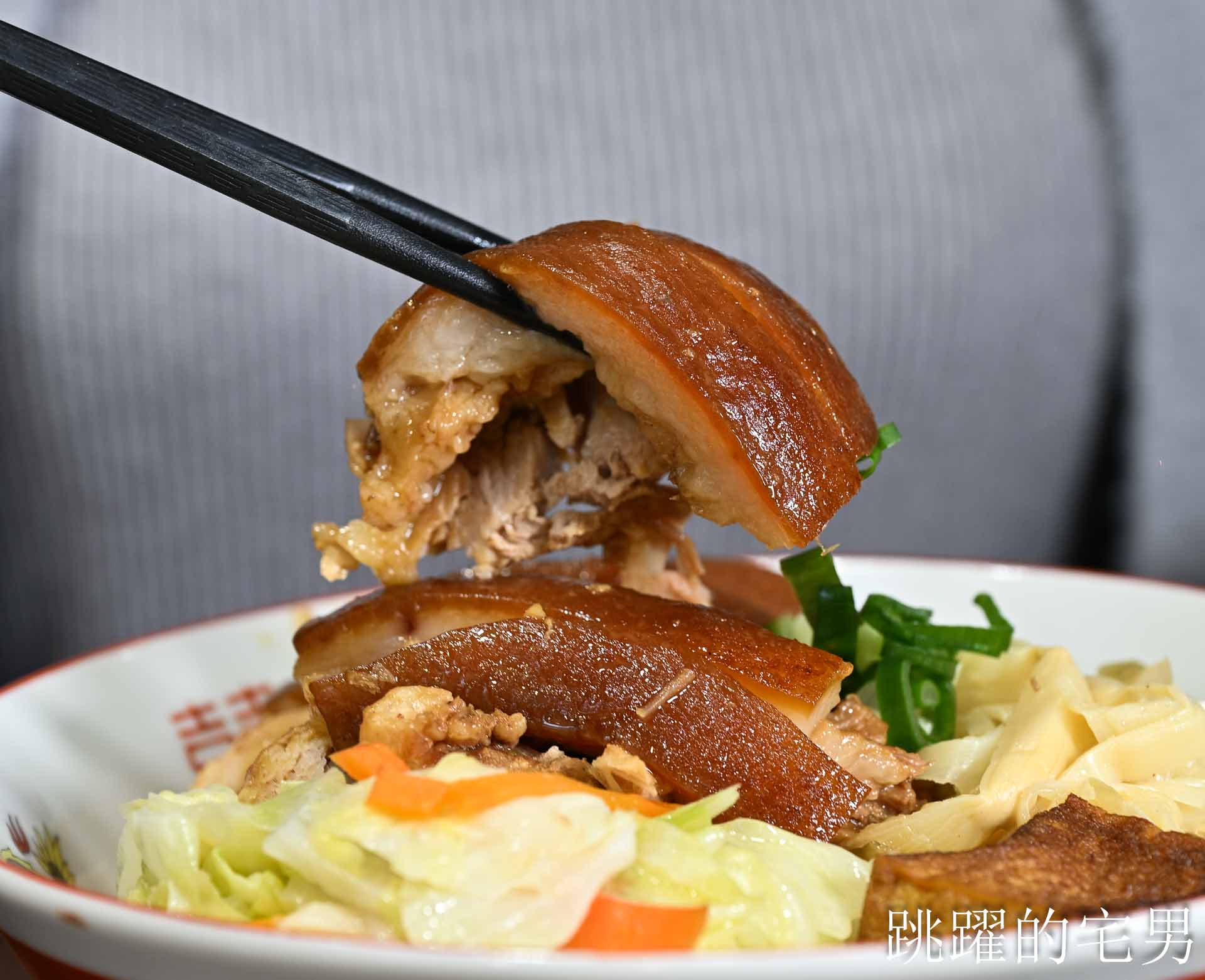 [花蓮美食]招弟大飯店-傳統平價小吃擁有高質感用餐空間，手工肉卷、滷雞爪也太好吃啦! 超浮誇滿載雞佛、鮮蚵、鮭魚子海鮮雞肉飯，鮮度直接破錶!  花蓮下午有營業餐廳