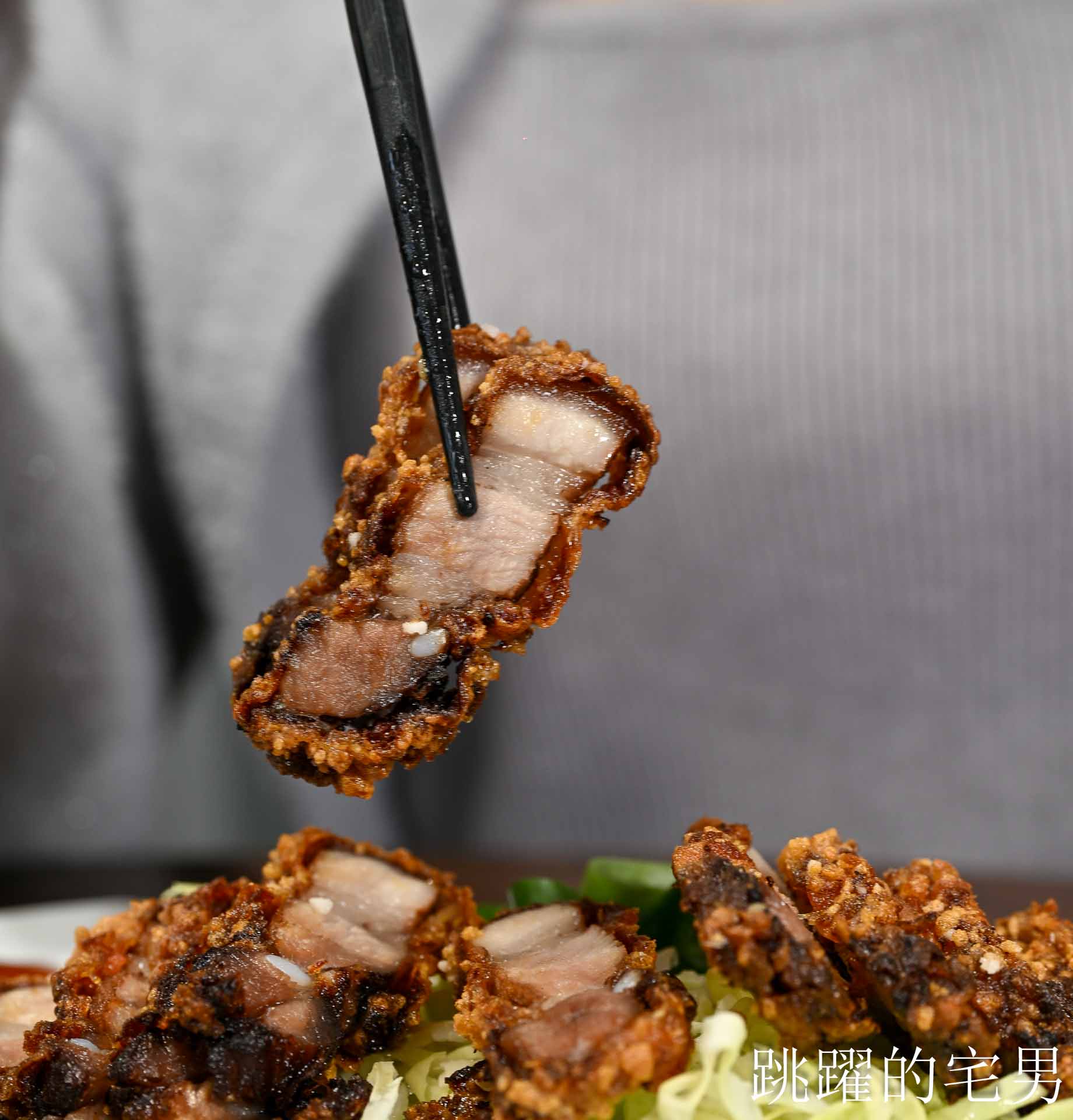 [花蓮美食]招弟大飯店-傳統平價小吃擁有高質感用餐空間，手工肉卷、滷雞爪也太好吃啦! 超浮誇滿載雞佛、鮮蚵、鮭魚子海鮮雞肉飯，鮮度直接破錶!  花蓮下午有營業餐廳