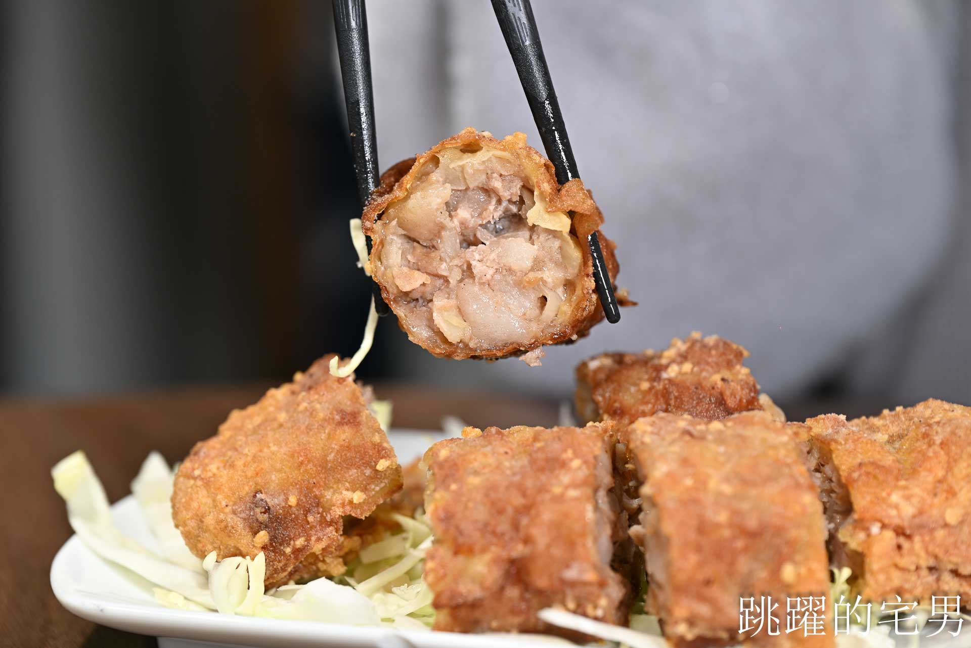 [花蓮美食]招弟大飯店-傳統平價小吃擁有高質感用餐空間，手工肉卷、滷雞爪也太好吃啦! 超浮誇滿載雞佛、鮮蚵、鮭魚子海鮮雞肉飯，鮮度直接破錶!  花蓮下午有營業餐廳