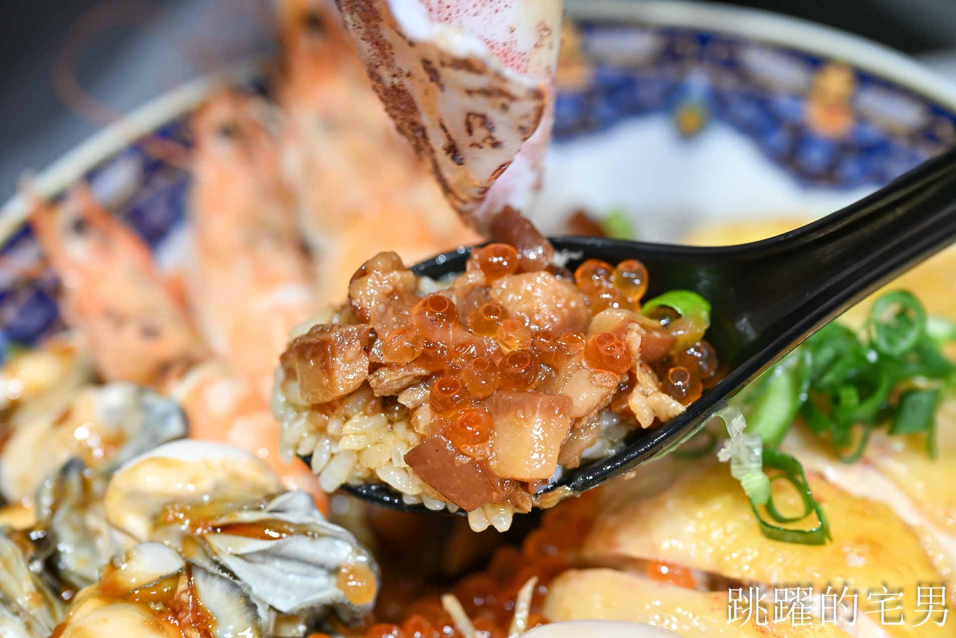 [花蓮美食]招弟大飯店-傳統平價小吃擁有高質感用餐空間，手工肉卷、滷雞爪也太好吃啦! 超浮誇滿載雞佛、鮮蚵、鮭魚子海鮮雞肉飯，鮮度直接破錶!  花蓮下午有營業餐廳