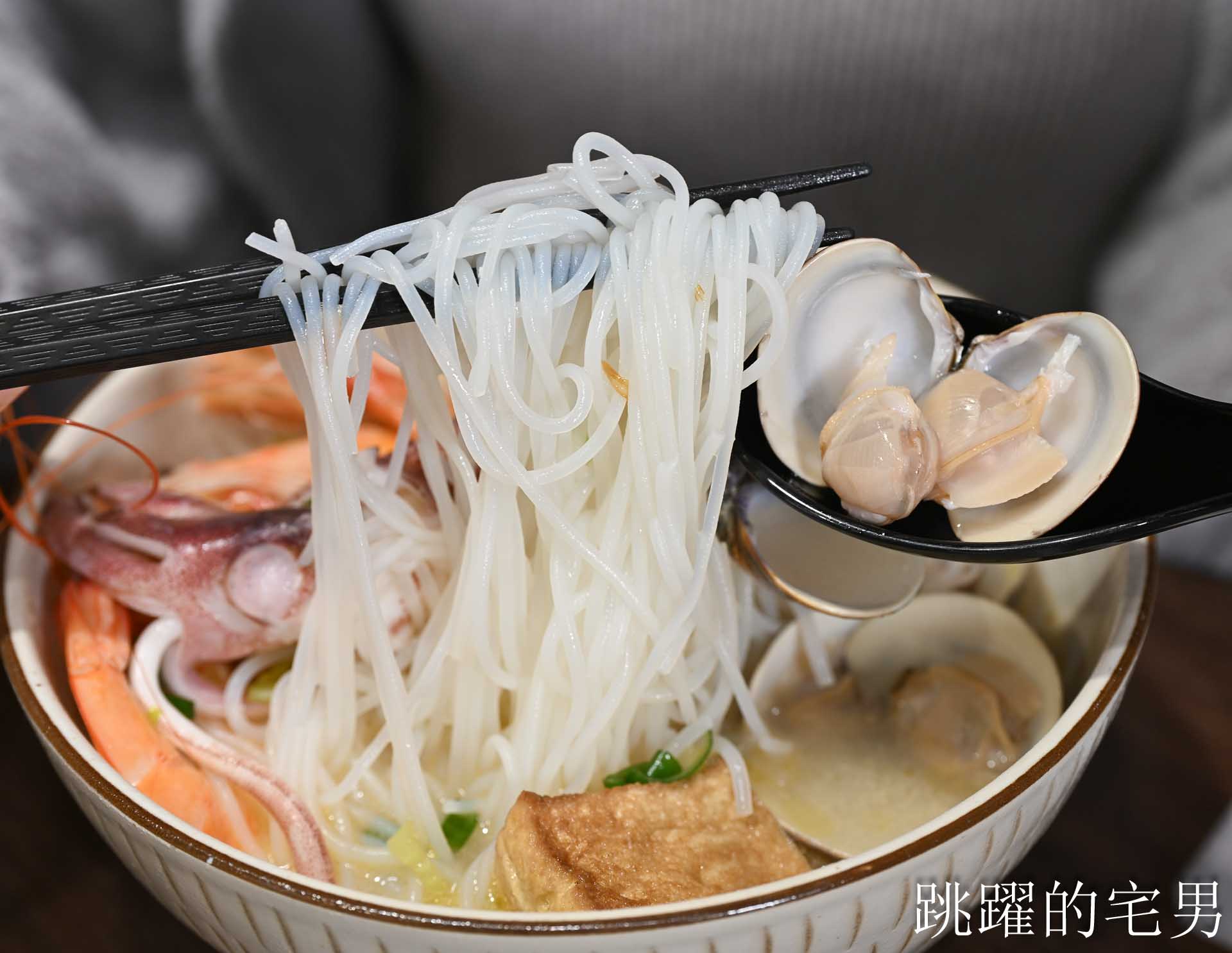 [花蓮美食]招弟大飯店-傳統平價小吃擁有高質感用餐空間，手工肉卷、滷雞爪也太好吃啦! 超浮誇滿載雞佛、鮮蚵、鮭魚子海鮮雞肉飯，鮮度直接破錶!  花蓮下午有營業餐廳