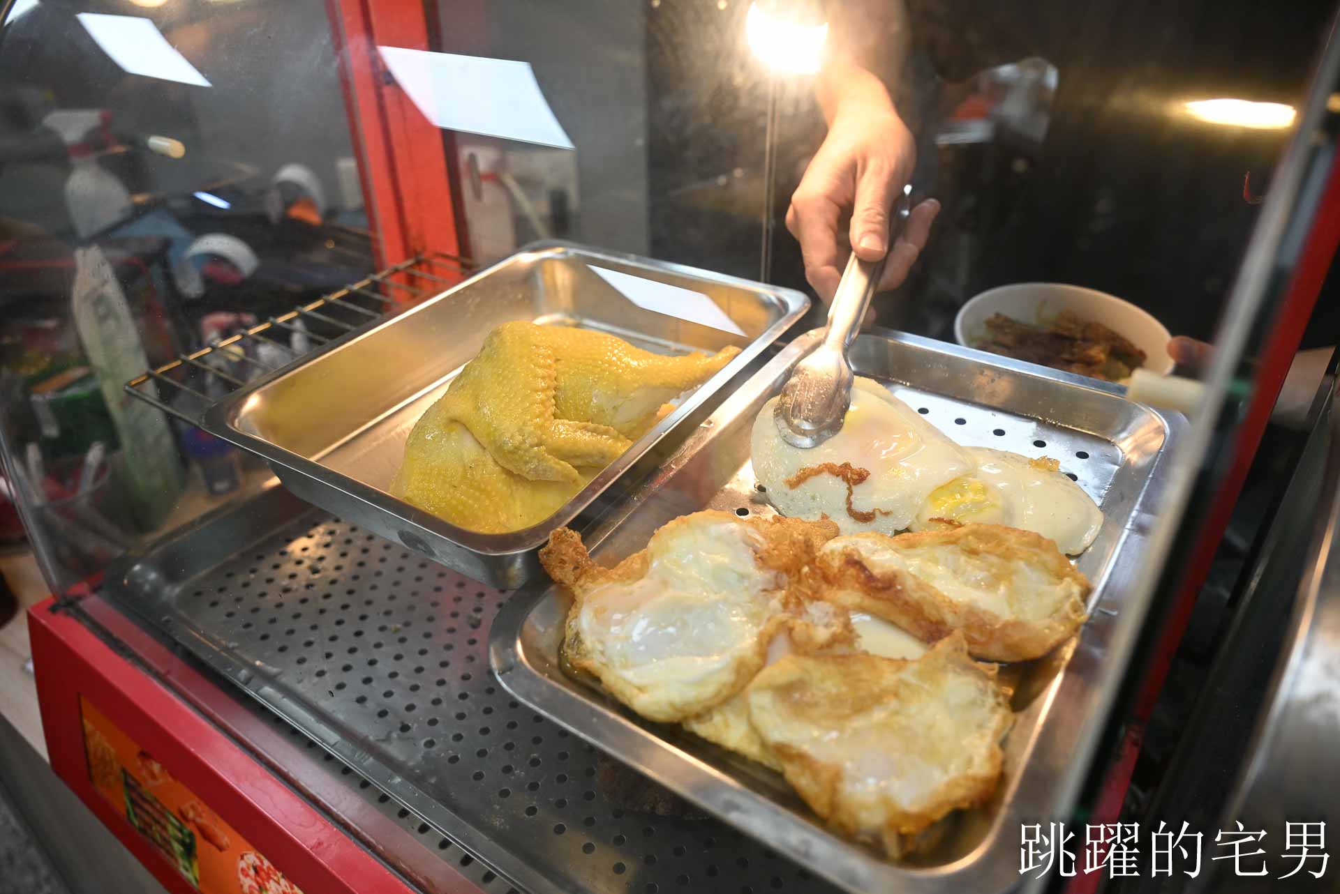 [花蓮美食]陳家食堂-開到深夜的花蓮雞肉飯！美味雞肉＋香菇雞湯超滿足，控肉飯必須搭配免費小魚乾辣椒超夠味!  花蓮宵夜