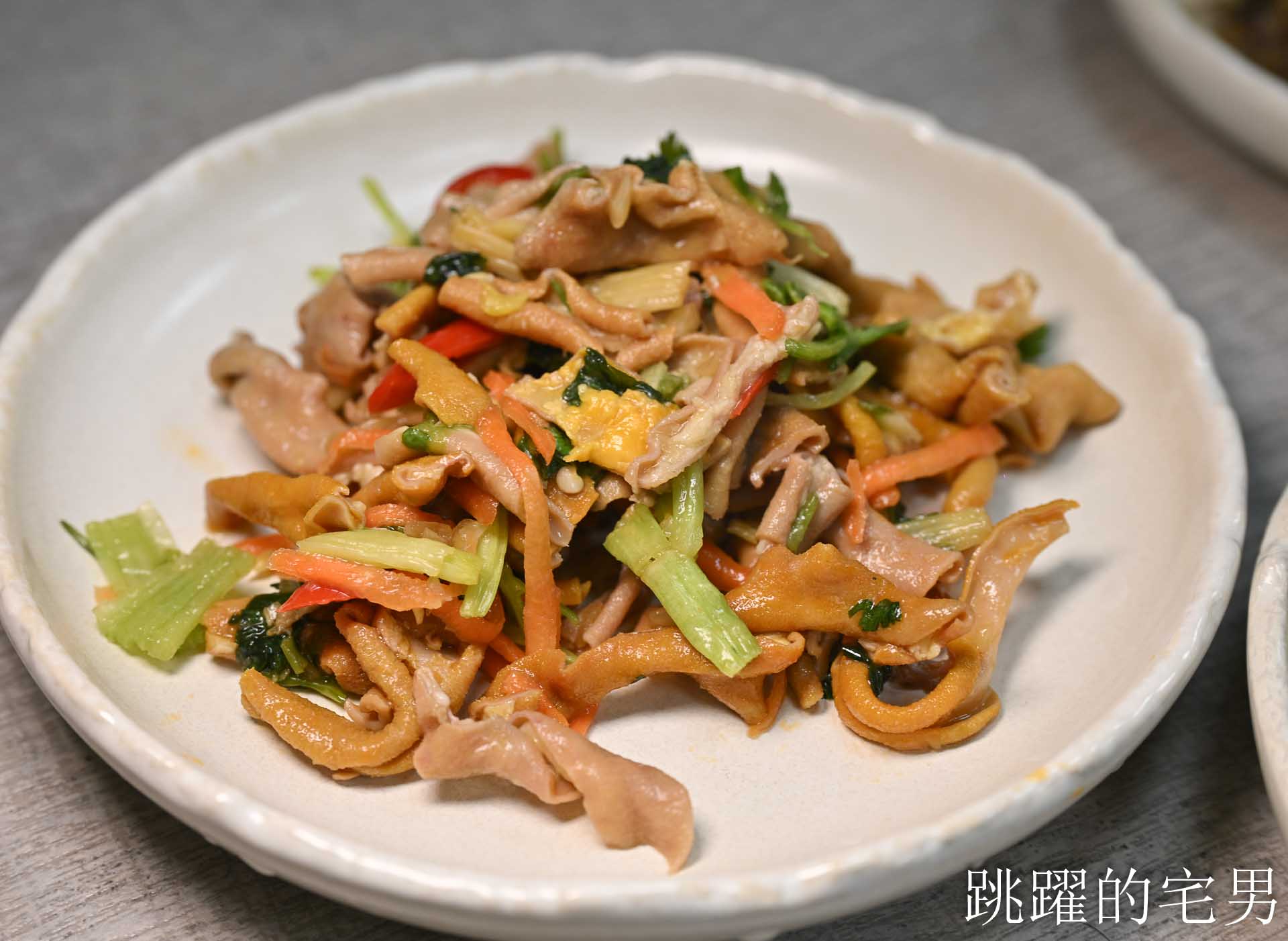 [花蓮美食]陳家食堂-開到深夜的花蓮雞肉飯！美味雞肉＋香菇雞湯超滿足，控肉飯必須搭配免費小魚乾辣椒超夠味!  花蓮宵夜