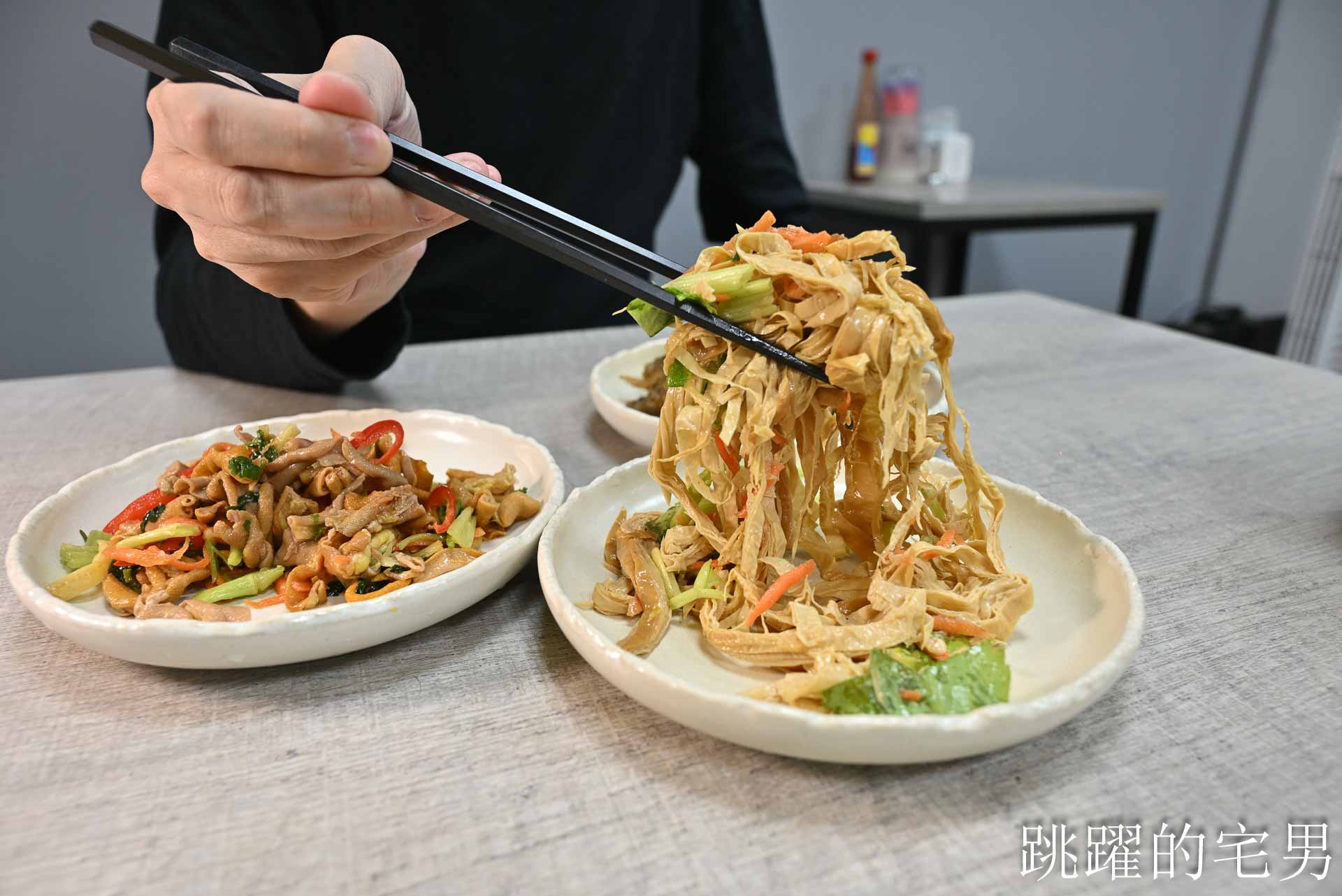 [花蓮美食]陳家食堂-開到深夜的花蓮雞肉飯！美味雞肉＋香菇雞湯超滿足，控肉飯必須搭配免費小魚乾辣椒超夠味!  花蓮宵夜