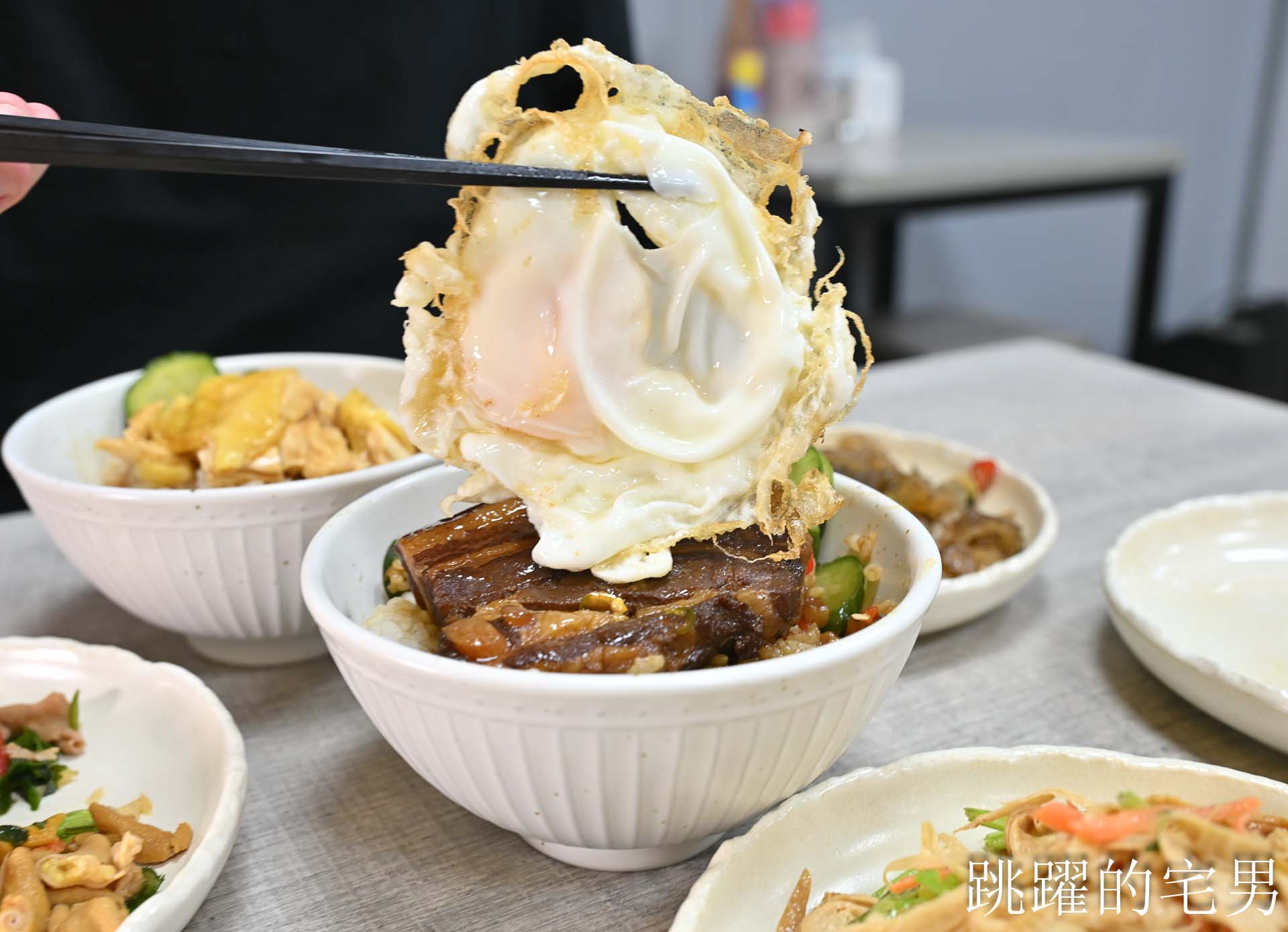 [花蓮美食]陳家食堂-開到深夜的花蓮雞肉飯！美味雞肉＋香菇雞湯超滿足，控肉飯必須搭配免費小魚乾辣椒超夠味!  花蓮宵夜