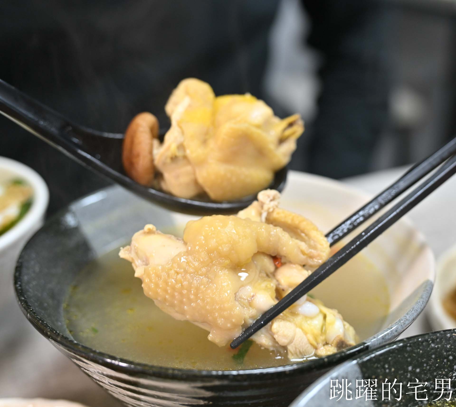 [花蓮美食]陳家食堂-開到深夜的花蓮雞肉飯！美味雞肉＋香菇雞湯超滿足，控肉飯必須搭配免費小魚乾辣椒超夠味!  花蓮宵夜
