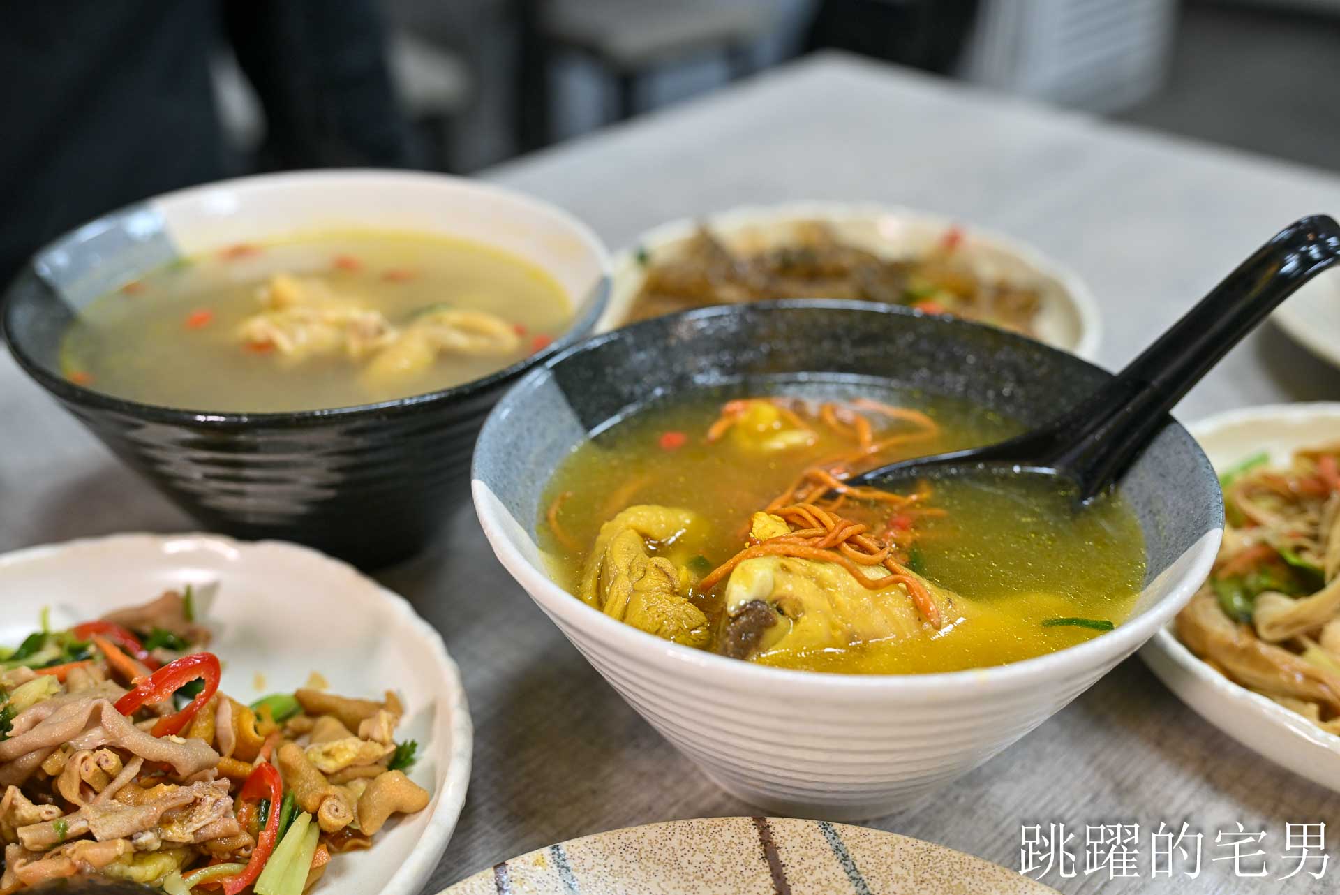 [花蓮美食]陳家食堂-開到深夜的花蓮雞肉飯！美味雞肉＋香菇雞湯超滿足，控肉飯必須搭配免費小魚乾辣椒超夠味!  花蓮宵夜