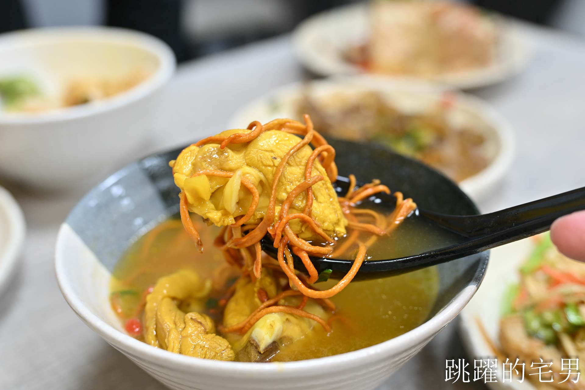 [花蓮美食]陳家食堂-開到深夜的花蓮雞肉飯！美味雞肉＋香菇雞湯超滿足，控肉飯必須搭配免費小魚乾辣椒超夠味!  花蓮宵夜