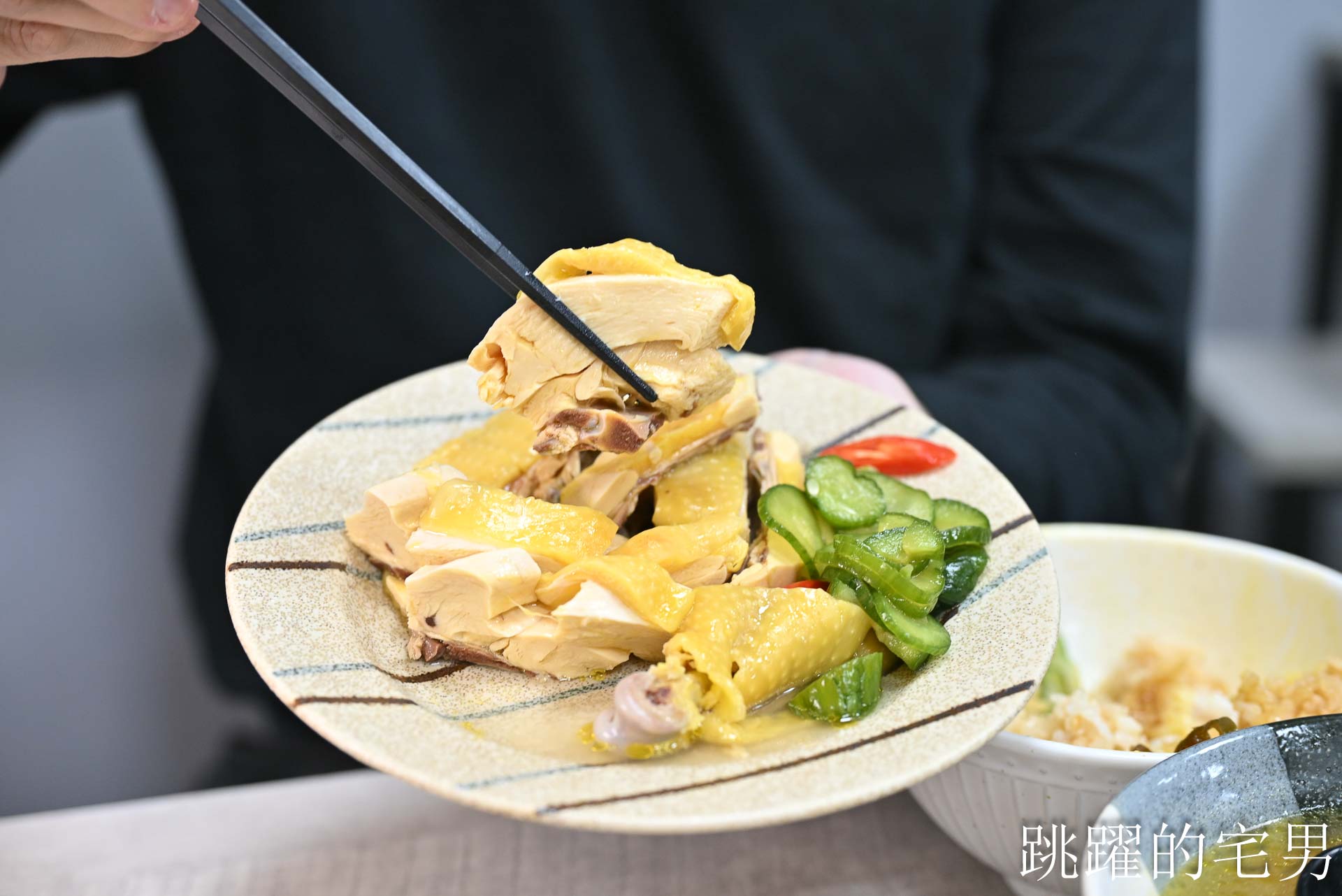 [花蓮美食]陳家食堂-開到深夜的花蓮雞肉飯！美味雞肉＋香菇雞湯超滿足，控肉飯必須搭配免費小魚乾辣椒超夠味!  花蓮宵夜