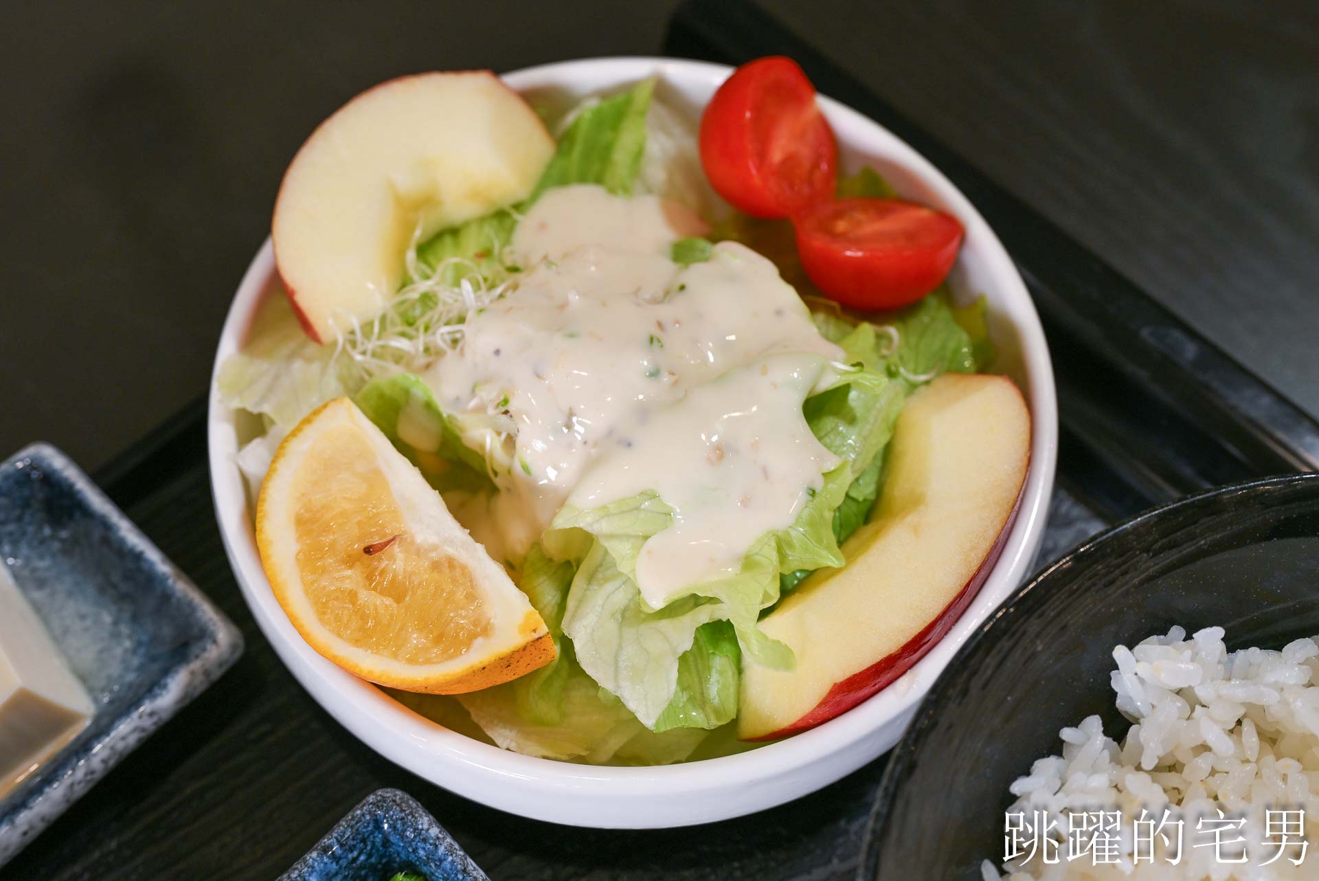 [花蓮美食]大合食光簡餐-80元就能咖啡飲料暢飲到凌晨2點？這家花蓮簡餐根本南部物價，三杯雞、腿庫飯一定要點，花蓮宵夜推薦