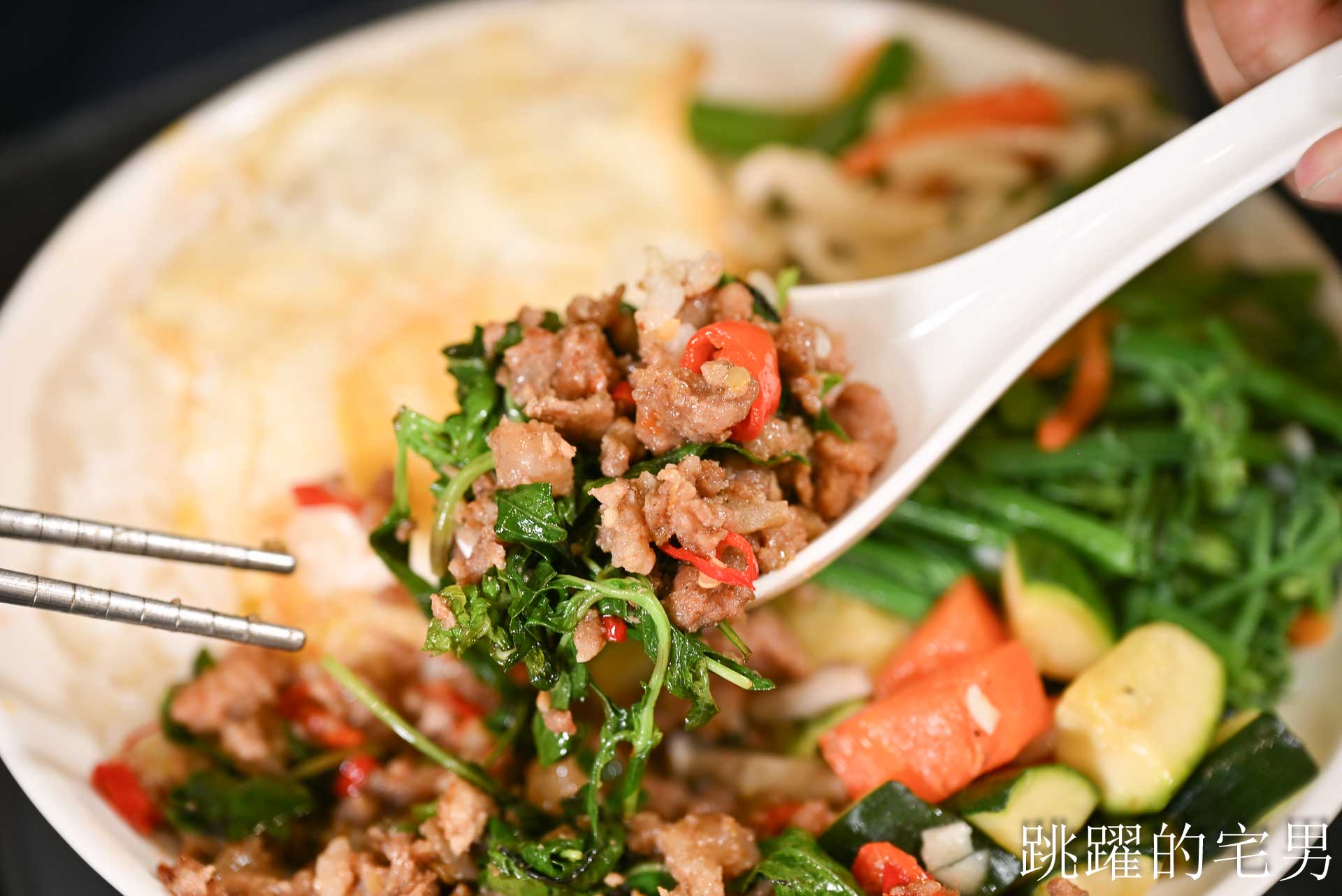 [花蓮美食]大合食光簡餐-80元就能咖啡飲料暢飲到凌晨2點？這家花蓮簡餐根本南部物價，三杯雞、腿庫飯一定要點，花蓮宵夜推薦