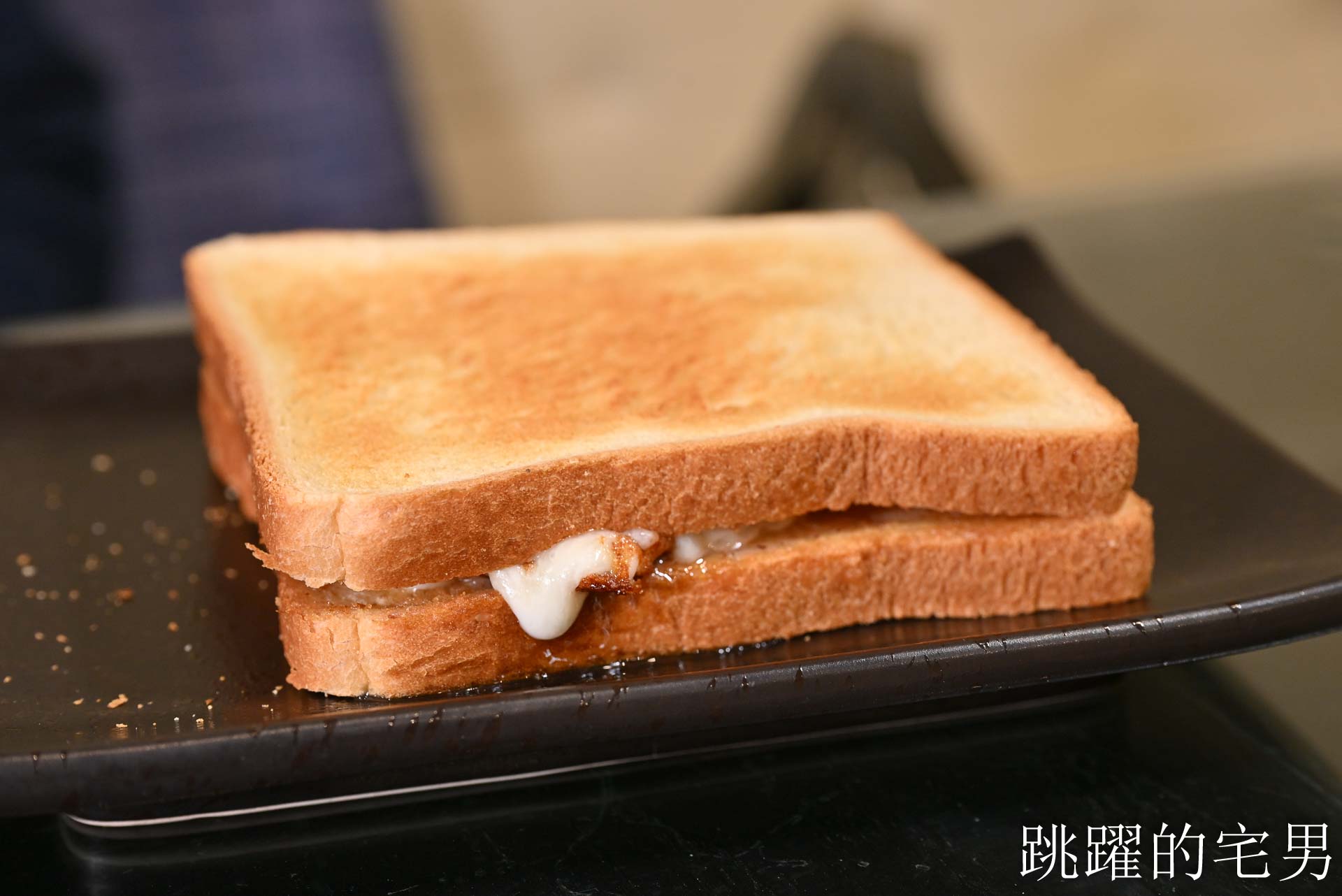 [花蓮美食]大合食光簡餐-80元就能咖啡飲料暢飲到凌晨2點？這家花蓮簡餐根本南部物價，三杯雞、腿庫飯一定要點，花蓮宵夜推薦