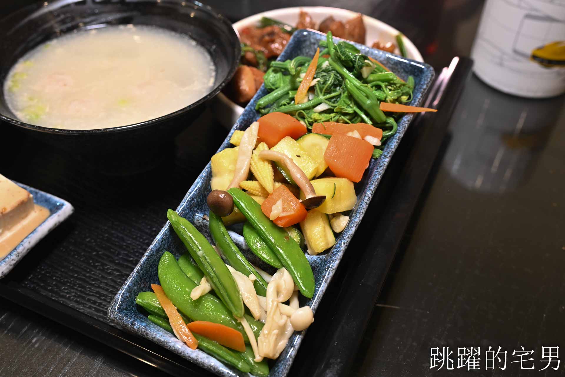 [花蓮美食]大合食光簡餐-80元就能咖啡飲料暢飲到凌晨2點？這家花蓮簡餐根本南部物價，三杯雞、腿庫飯一定要點，花蓮宵夜推薦