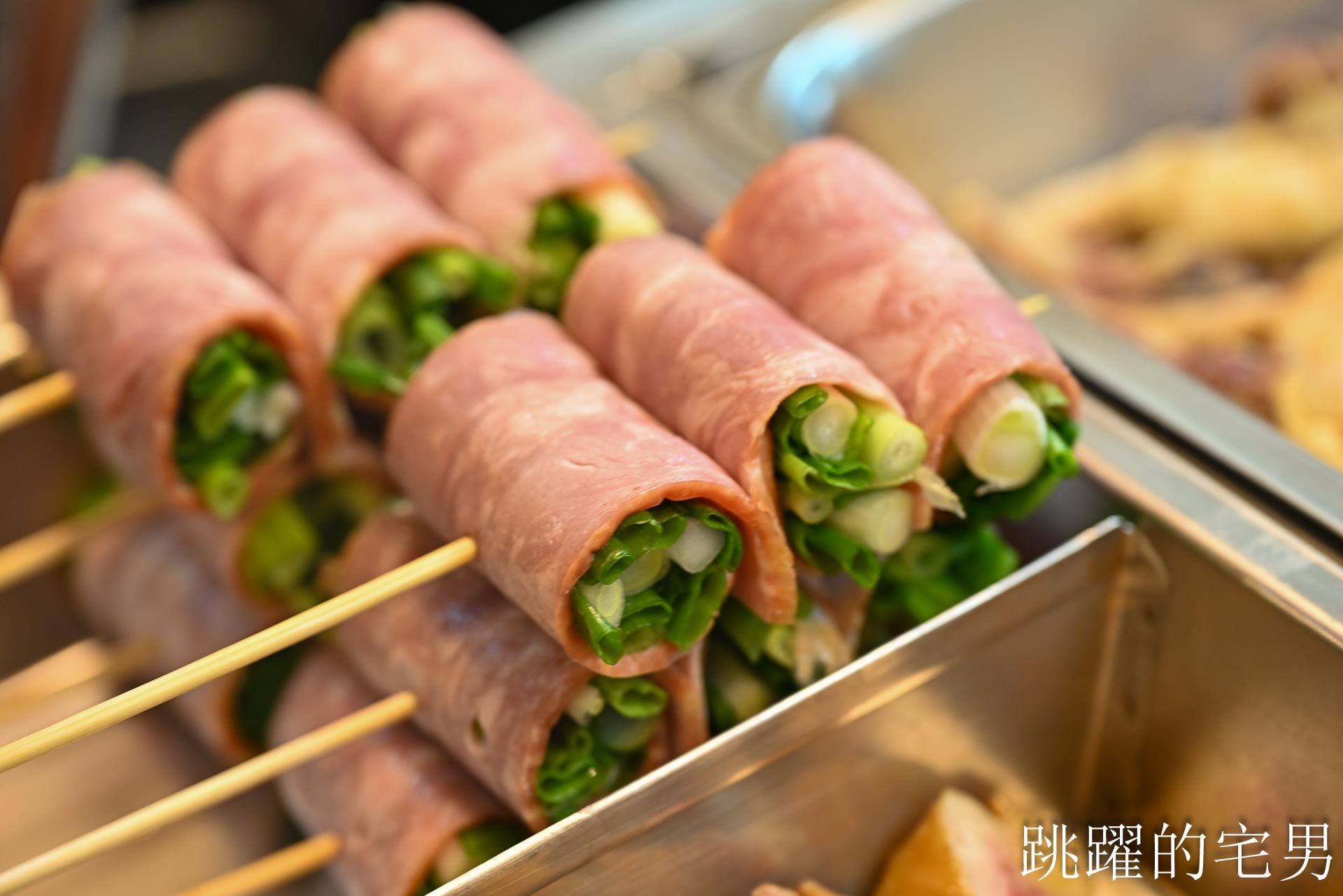 [花蓮鹹酥雞]盧記沾醬雞排中正店-這家花蓮炸雞皮絕對必點，沾醬超大雞排有夠爽! 使用脫油機吃起來更乾酥，開到凌晨1點的花蓮宵夜