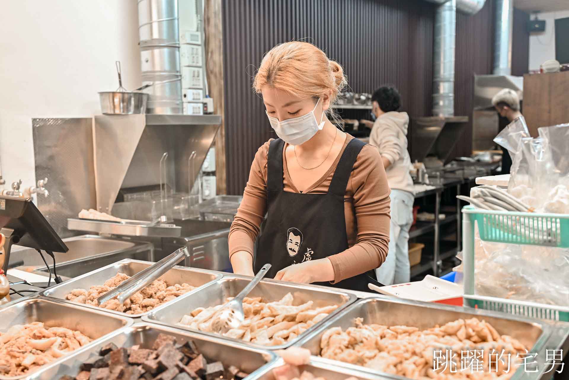 [花蓮鹹酥雞]盧記沾醬雞排中正店-這家花蓮炸雞皮絕對必點，沾醬超大雞排有夠爽! 使用脫油機吃起來更乾酥，開到凌晨1點的花蓮宵夜