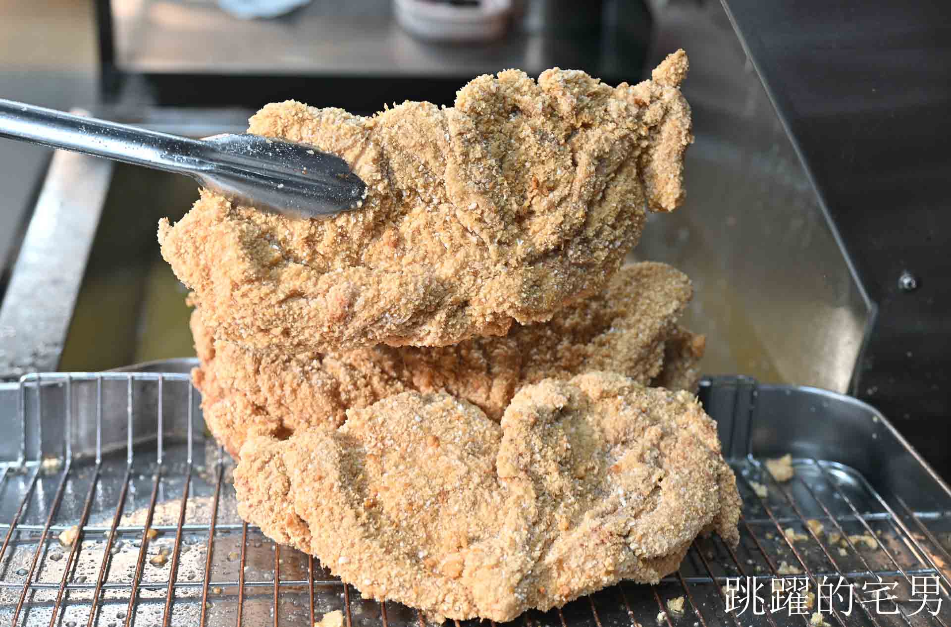 [花蓮鹹酥雞]盧記沾醬雞排中正店-這家花蓮炸雞皮絕對必點，沾醬超大雞排有夠爽! 使用脫油機吃起來更乾酥，開到凌晨1點的花蓮宵夜