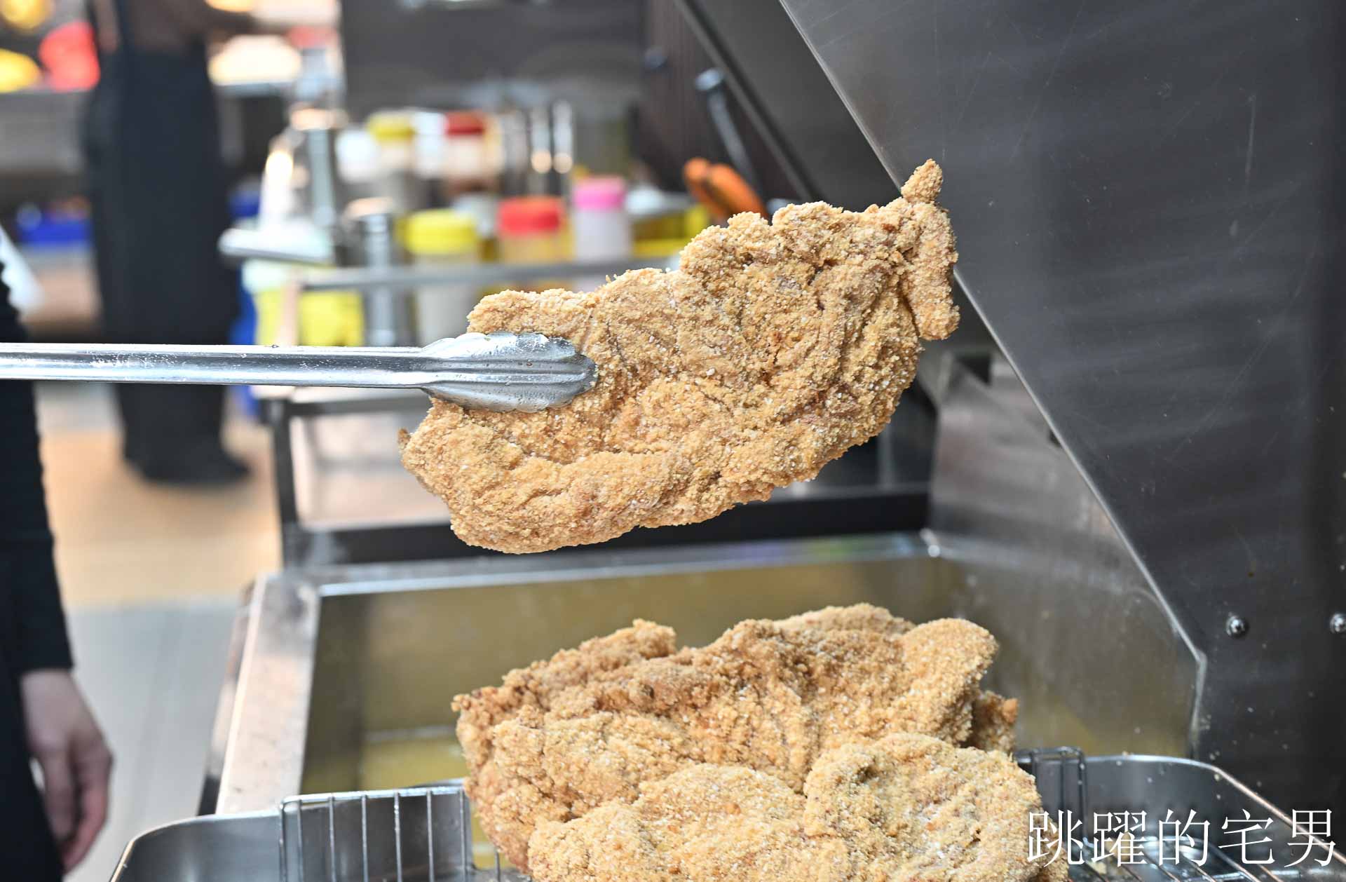 [花蓮鹹酥雞]盧記沾醬雞排中正店-這家花蓮炸雞皮絕對必點，沾醬超大雞排有夠爽! 使用脫油機吃起來更乾酥，開到凌晨1點的花蓮宵夜